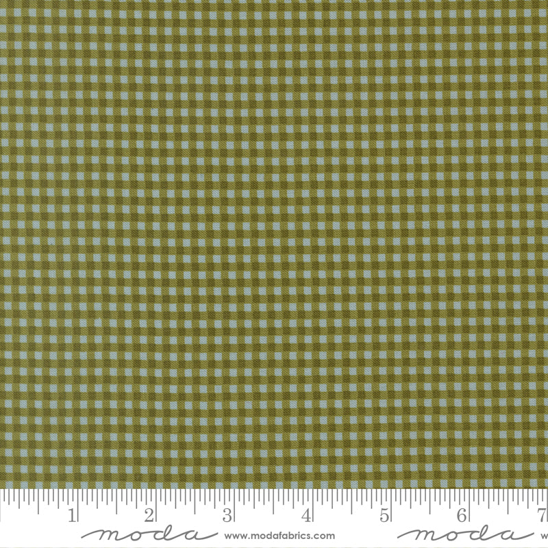 Chilly Gingham Pine premium quilting cotton featuring a classic pine green and ivory gingham plaid by Sweetwater for Moda Fabrics.