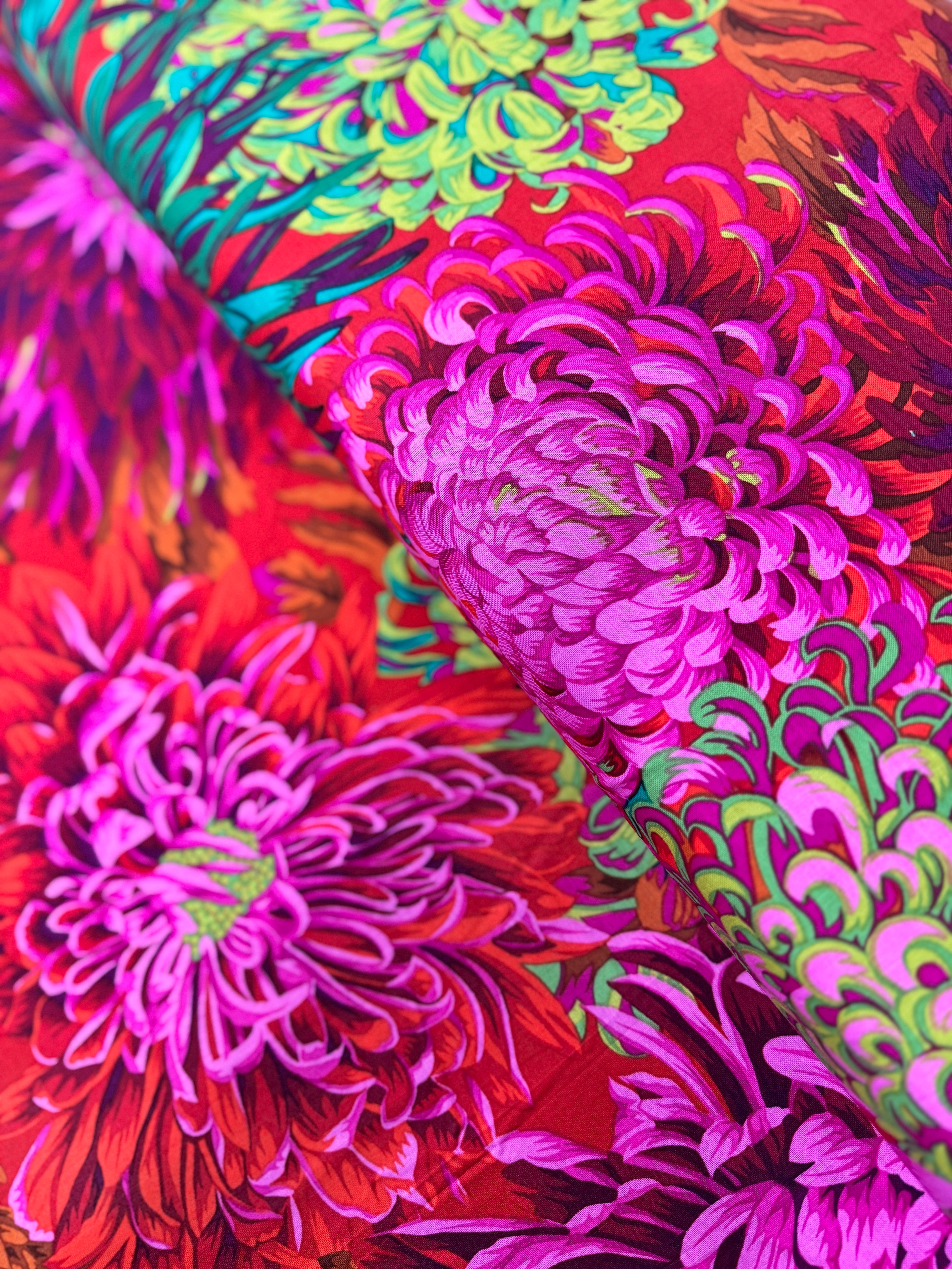 Kaffe Fassett Collective Classics - Japanese Chrysanthemum Scarlett Yardage