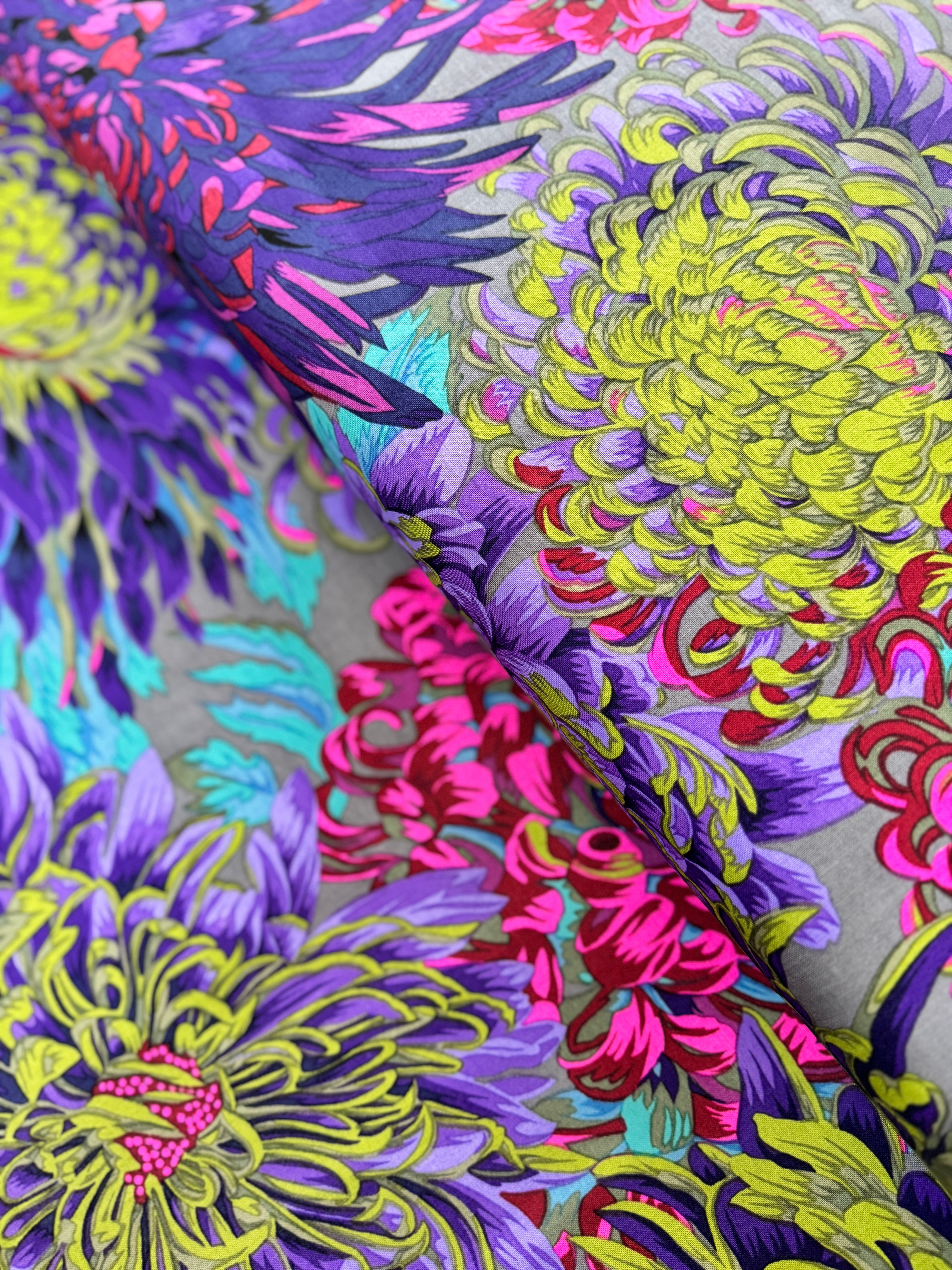 Kaffe Fassett Collective Classics - Japanese Chrysanthemum Antique Yardage