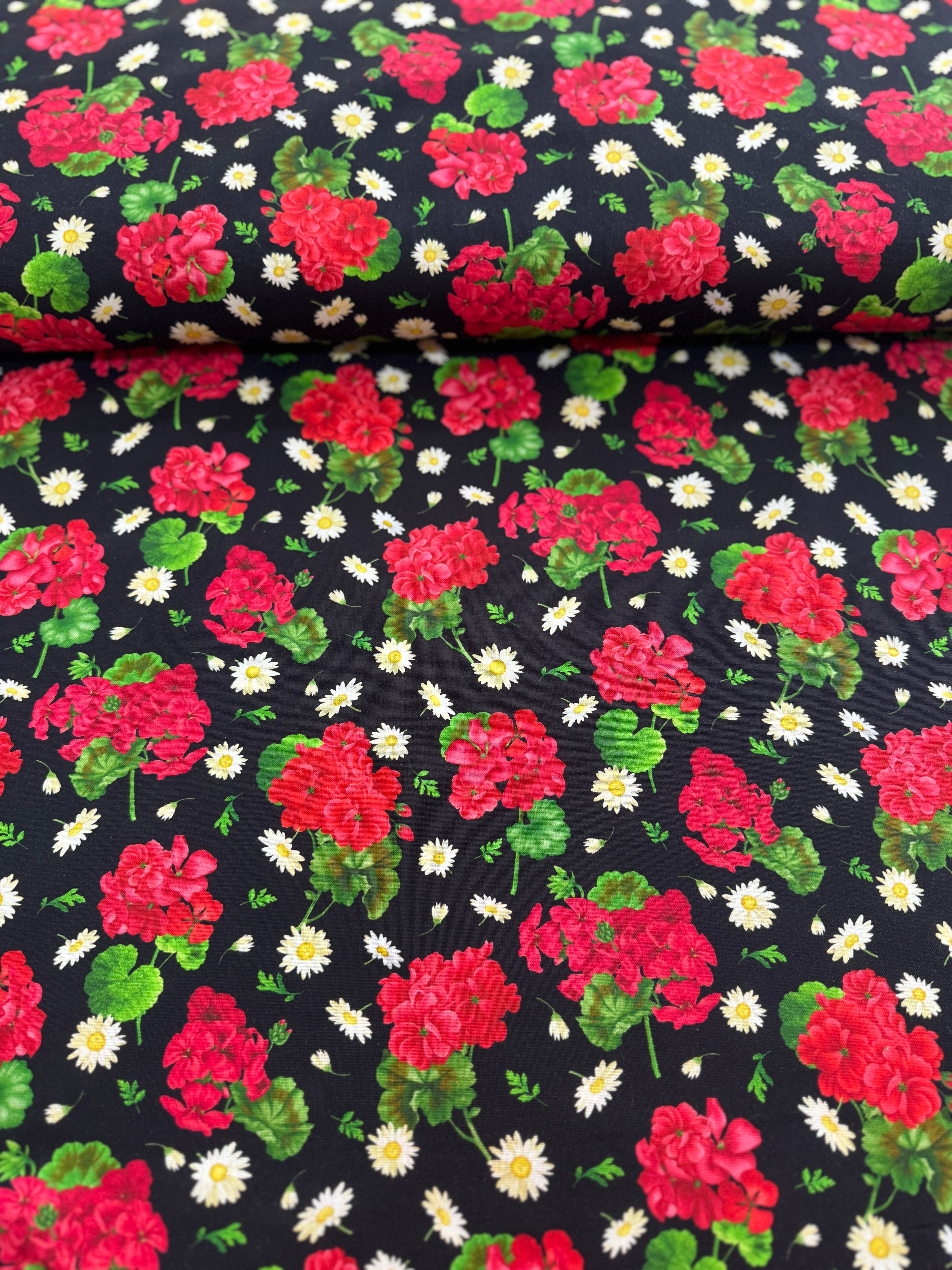 Scarlet Beauty - Geranium and Daisies Yardage