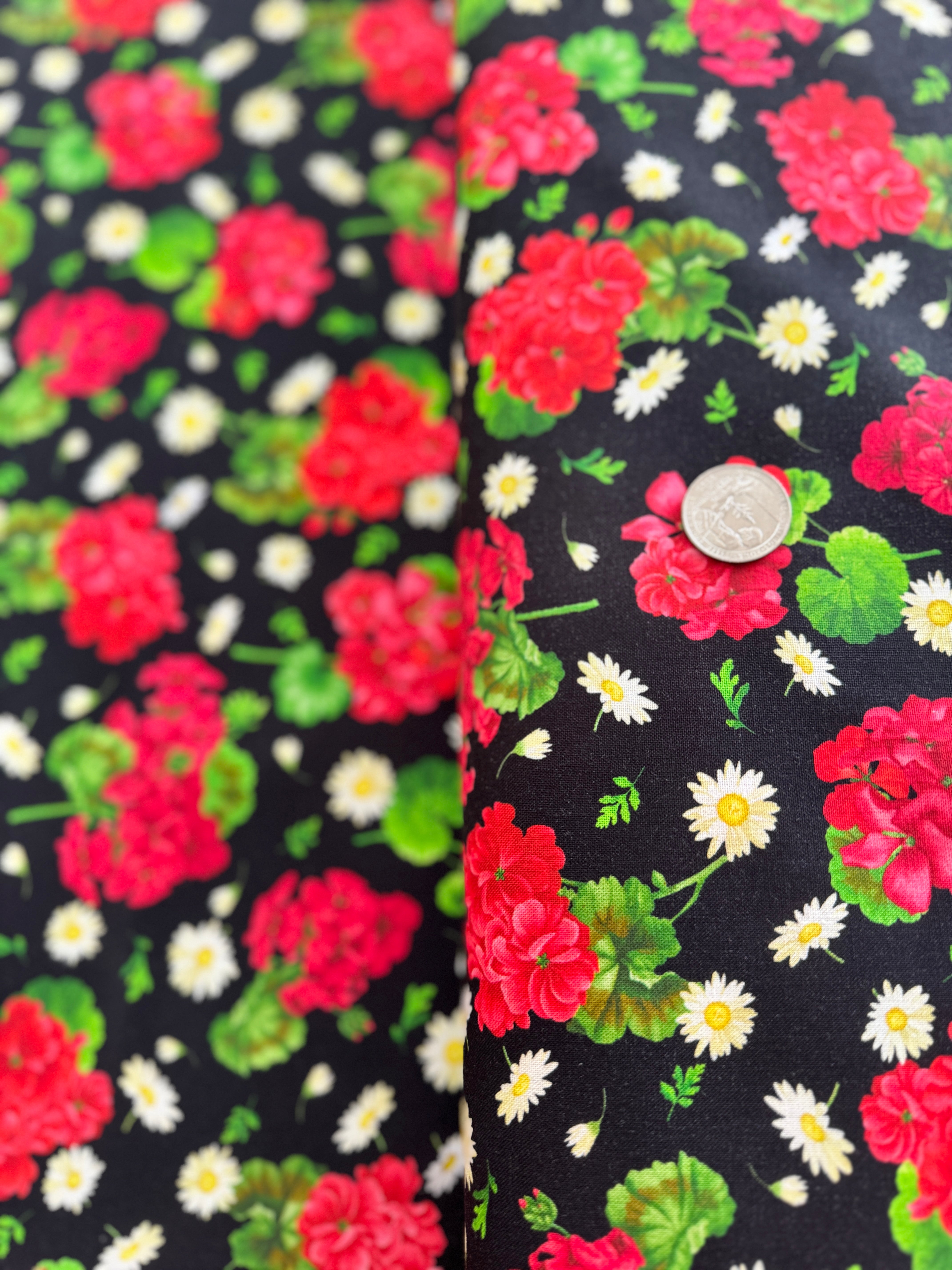 Scarlet Beauty - Geranium and Daisies Yardage