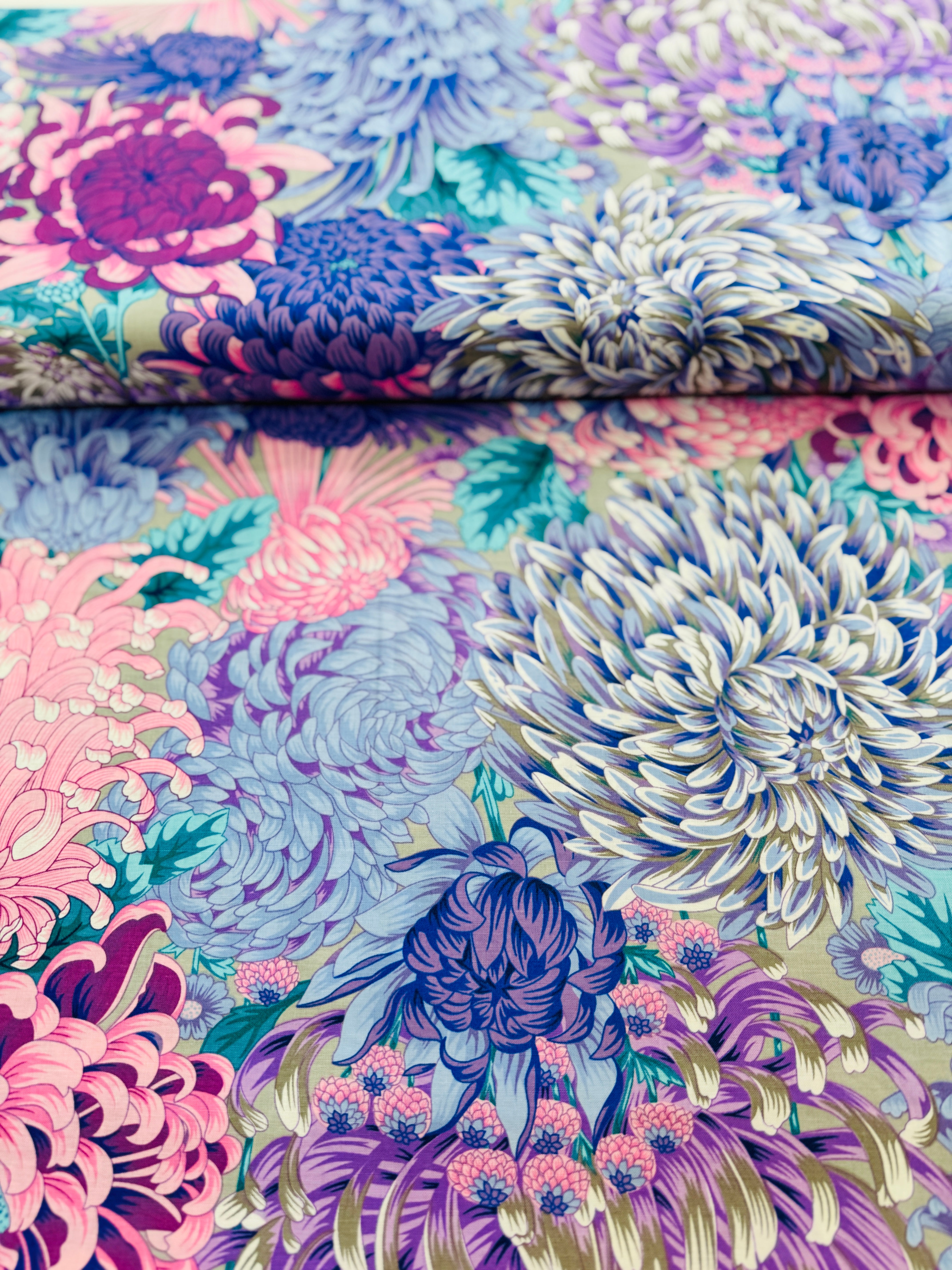 Kaffe Fassett Collective - Hokusai's Mums Grey Yardage
