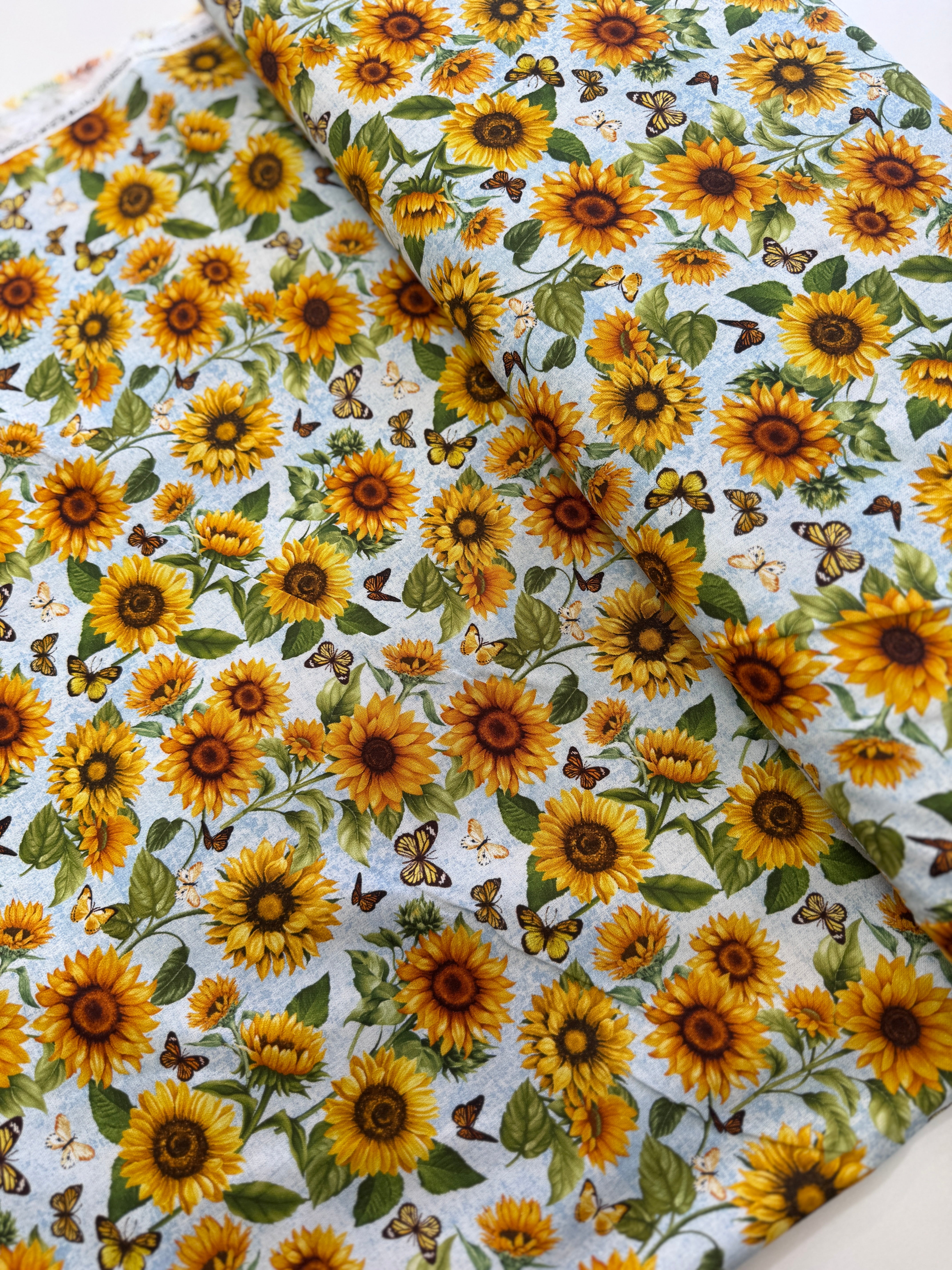 Sunflower Farm - Tossed Sunflowers Yardage