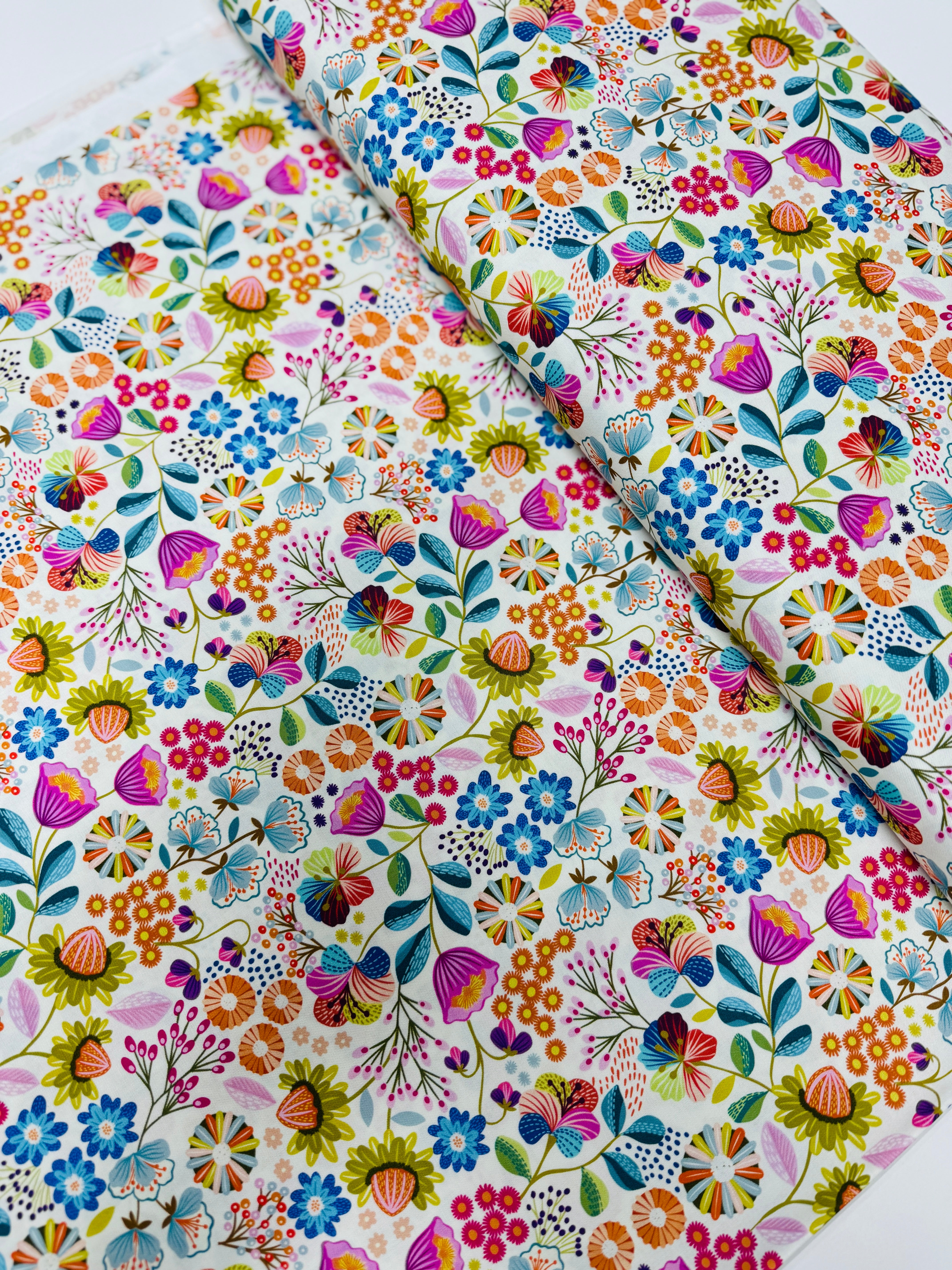 Creative Landscapes Flowers on Cream Yardage