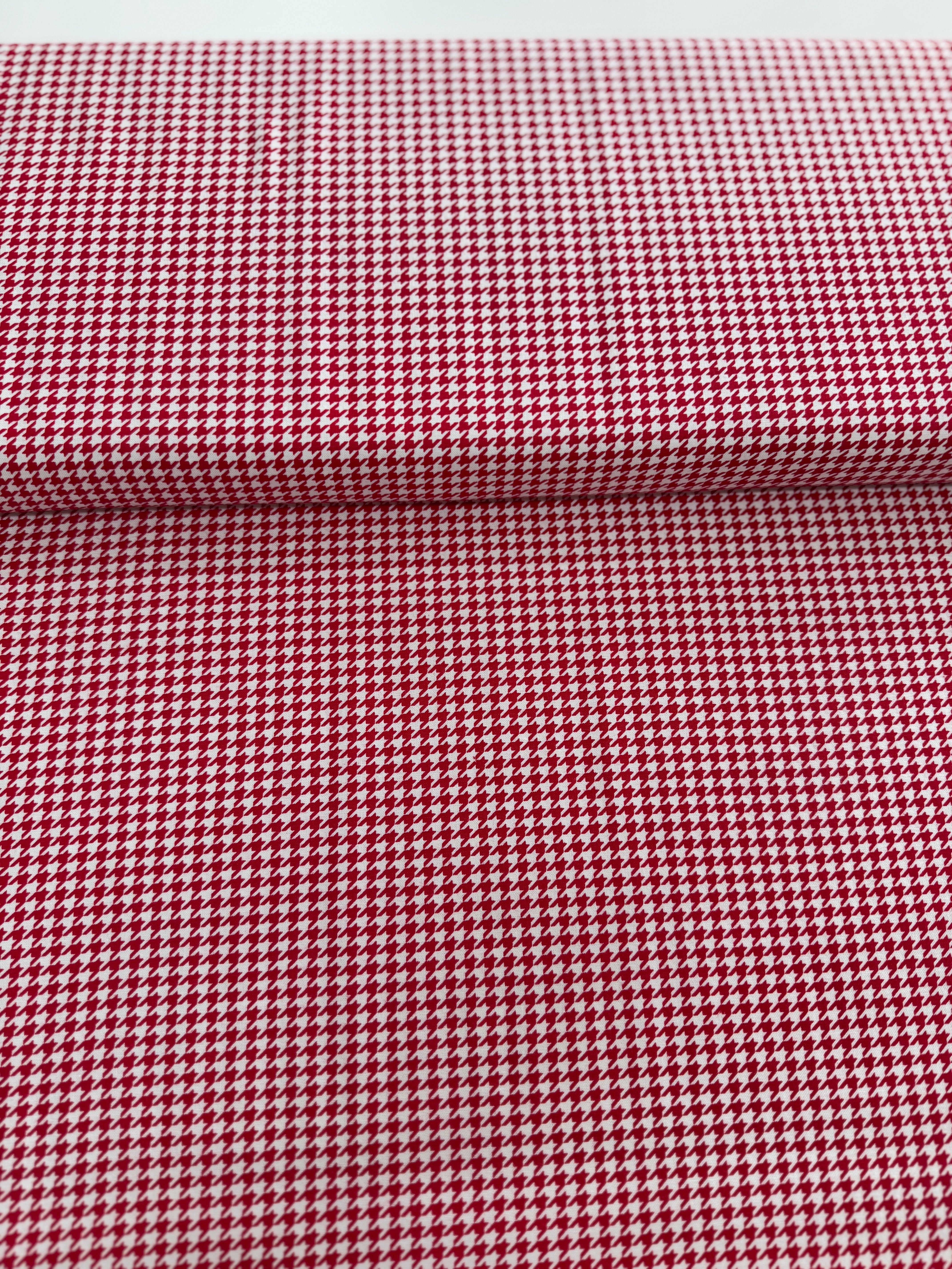 XOXO - Houndstooth Lipstick Lace Yardage