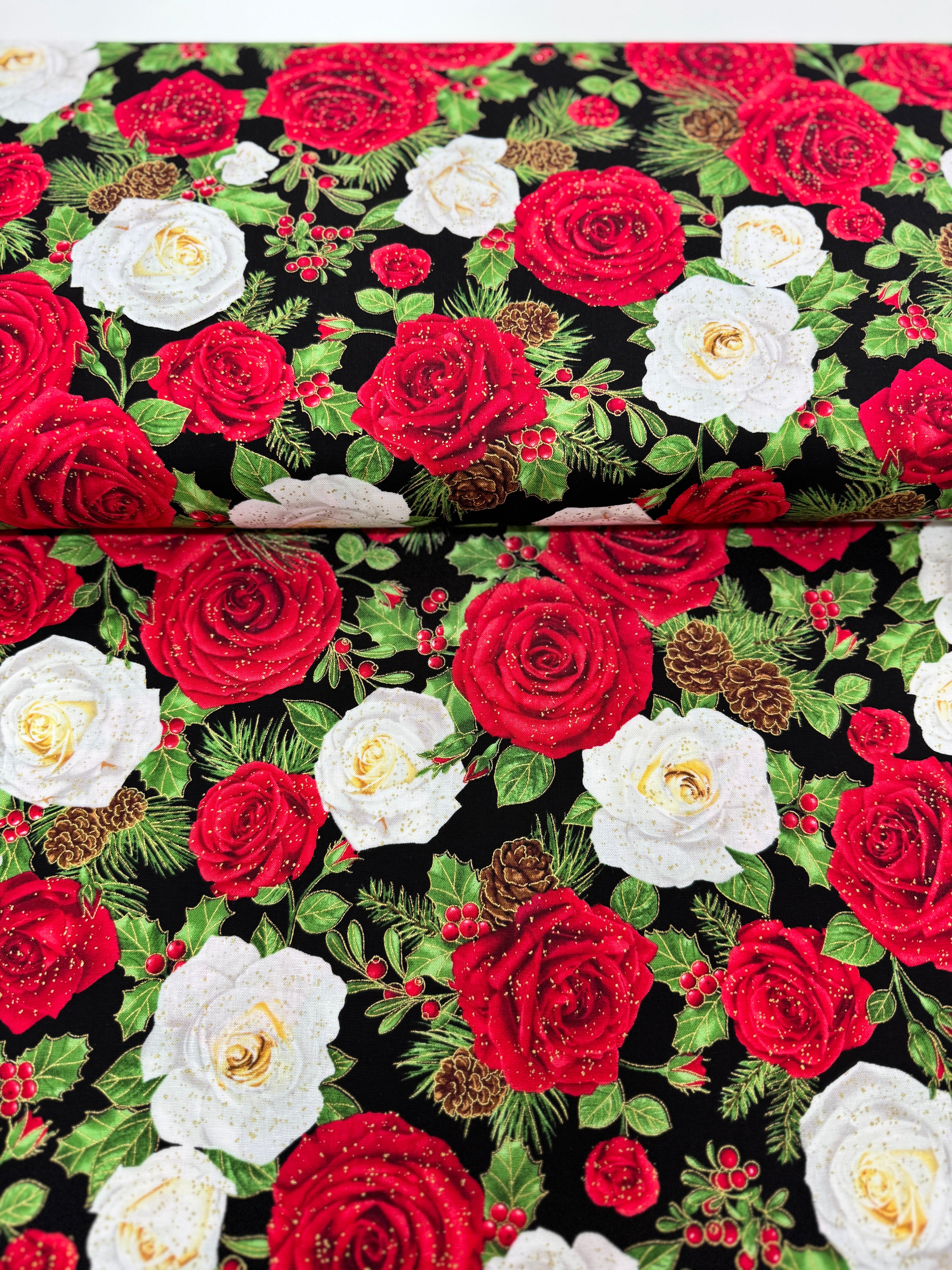 Winter Rose - Medium Rose Bouquets Metallic Yardage