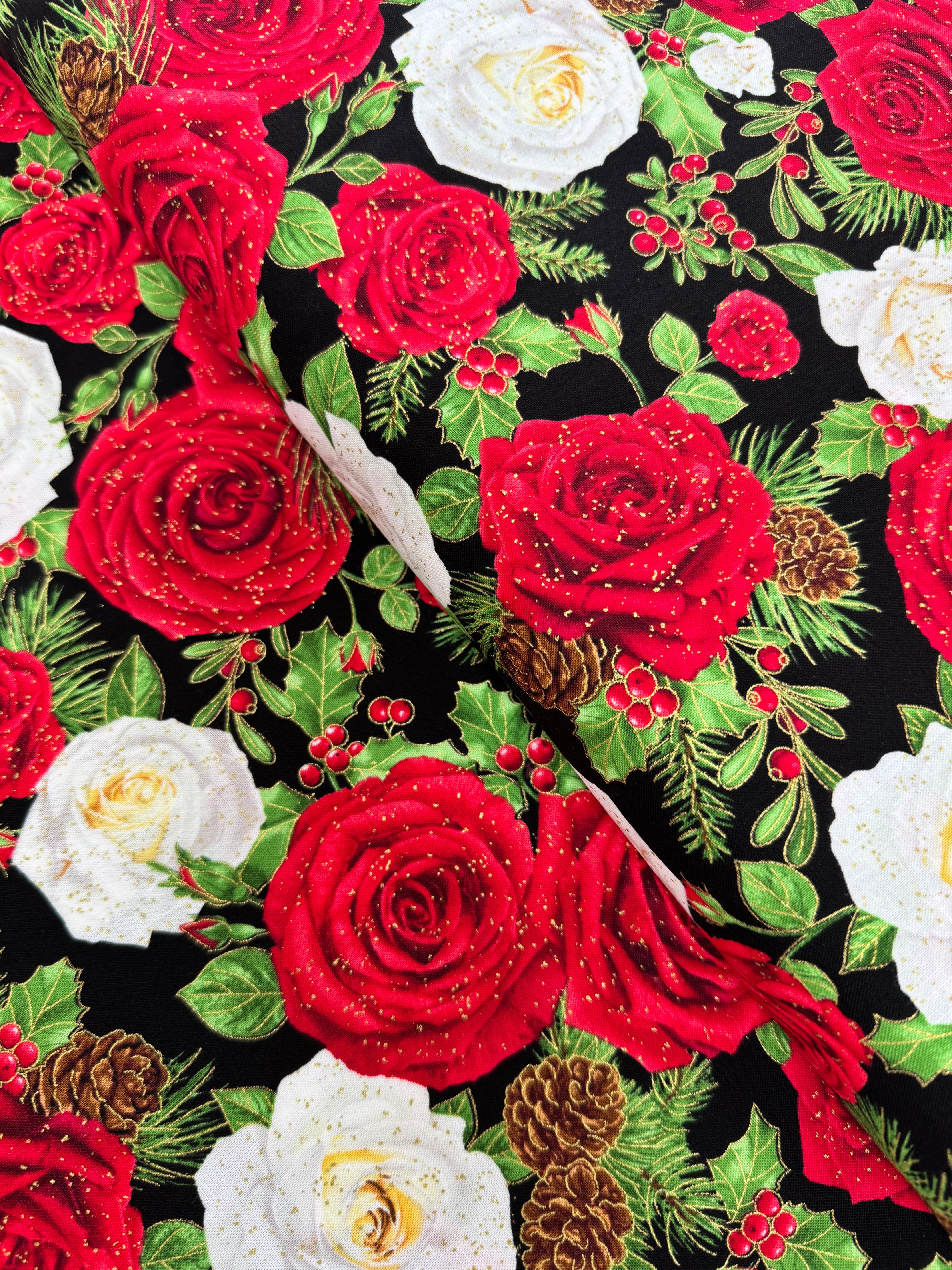 Winter Rose - Medium Rose Bouquets Metallic Yardage