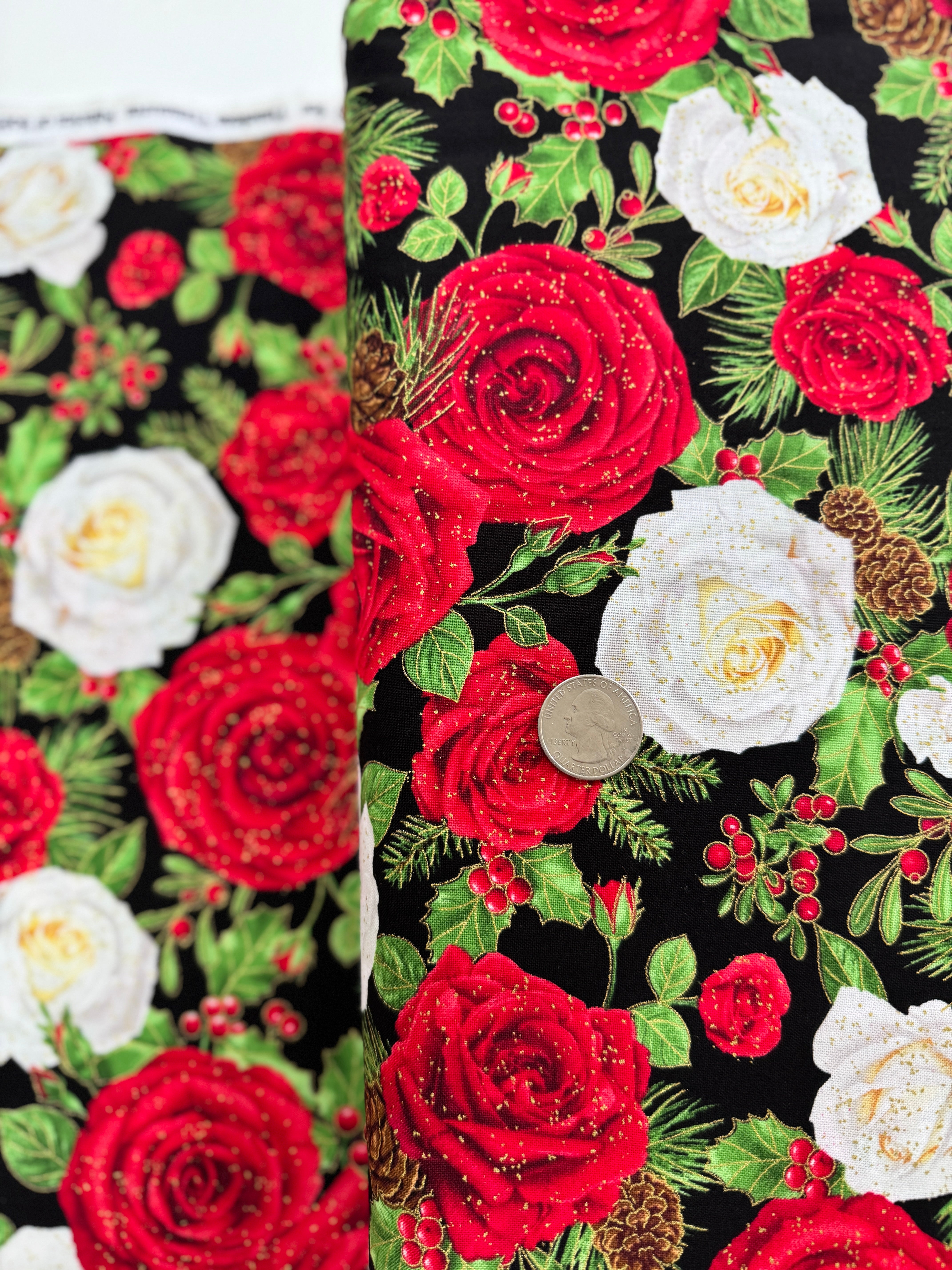 Winter Rose - Medium Rose Bouquets Metallic Yardage