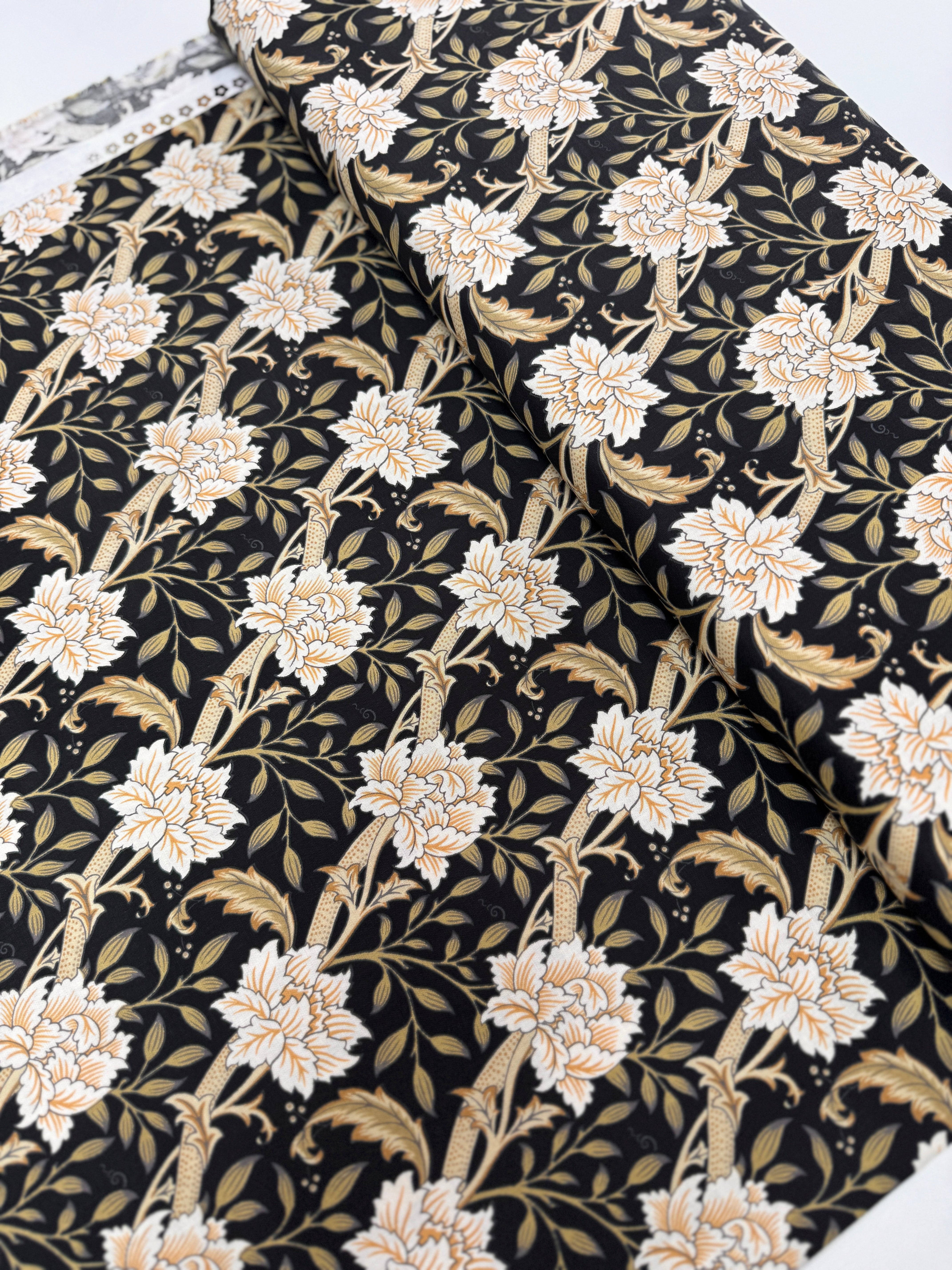 Morris Manor – Hammersmith Florals Ebony Yardage