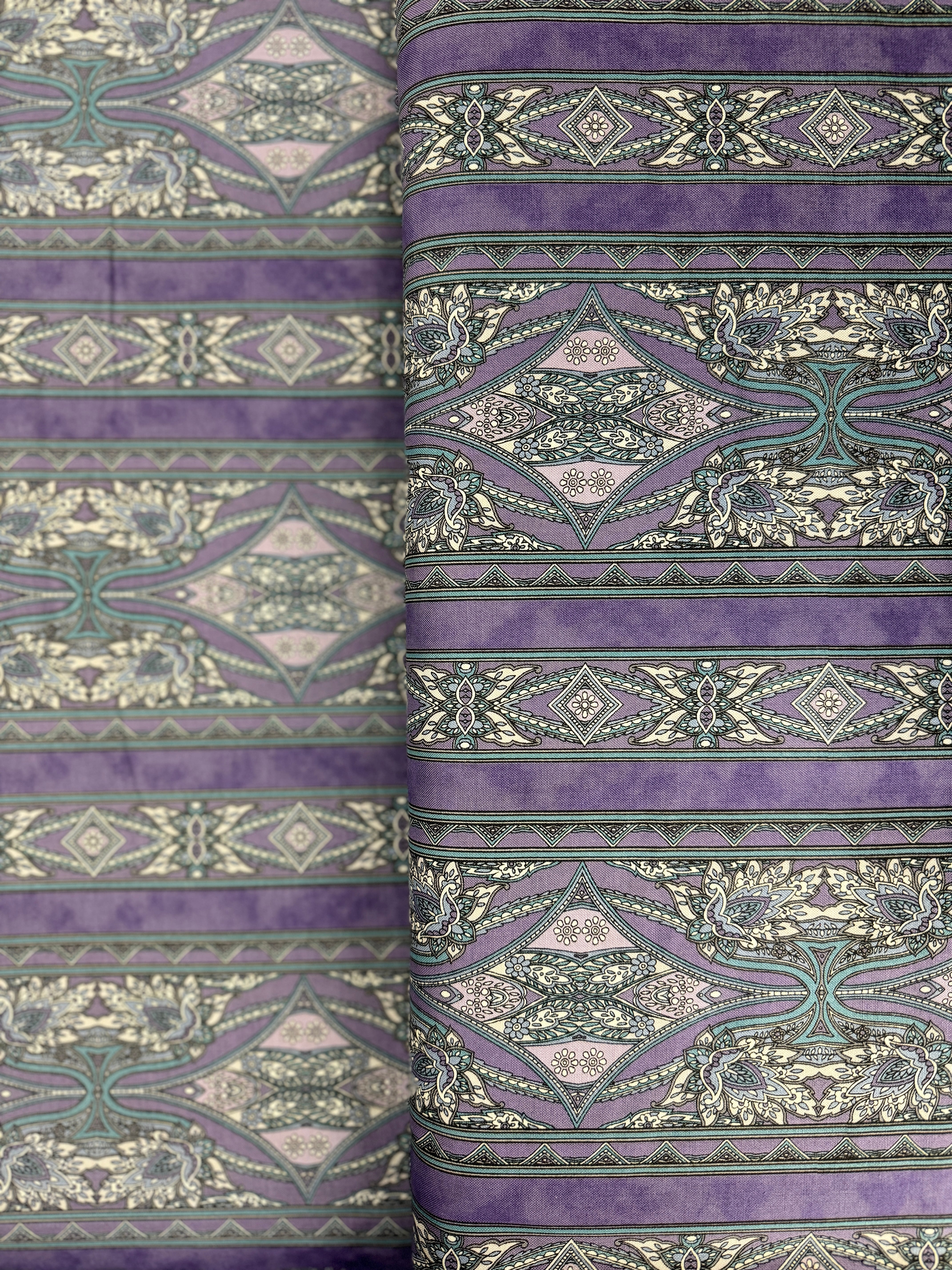 Maison - Border Taupe Mauve by Jinny Beyer