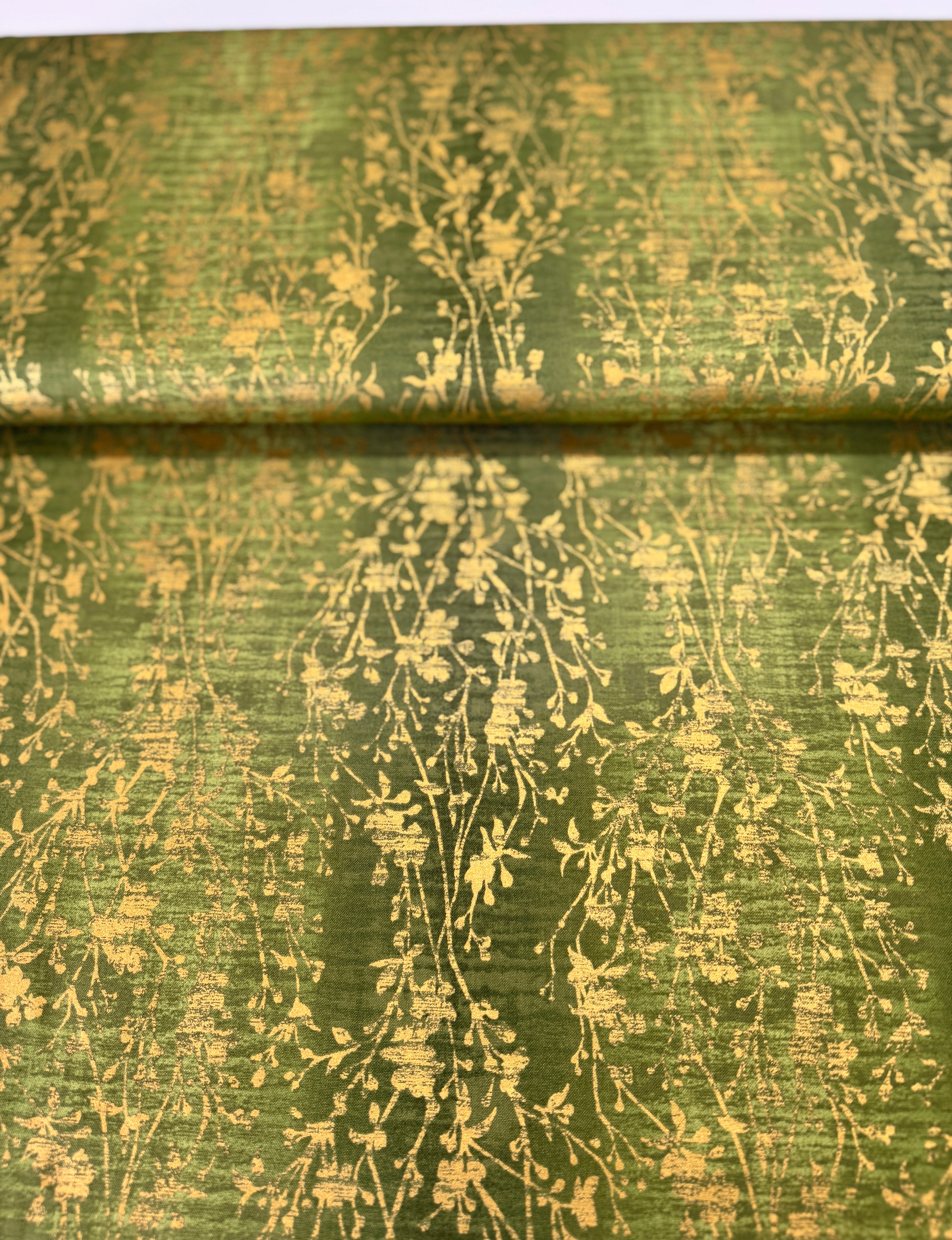 Shiny Objects – Velvety Vines Pepper Grass Metallic Fabric by Flaurie & Finch – Green cotton fabric with subtle gold vine pattern.