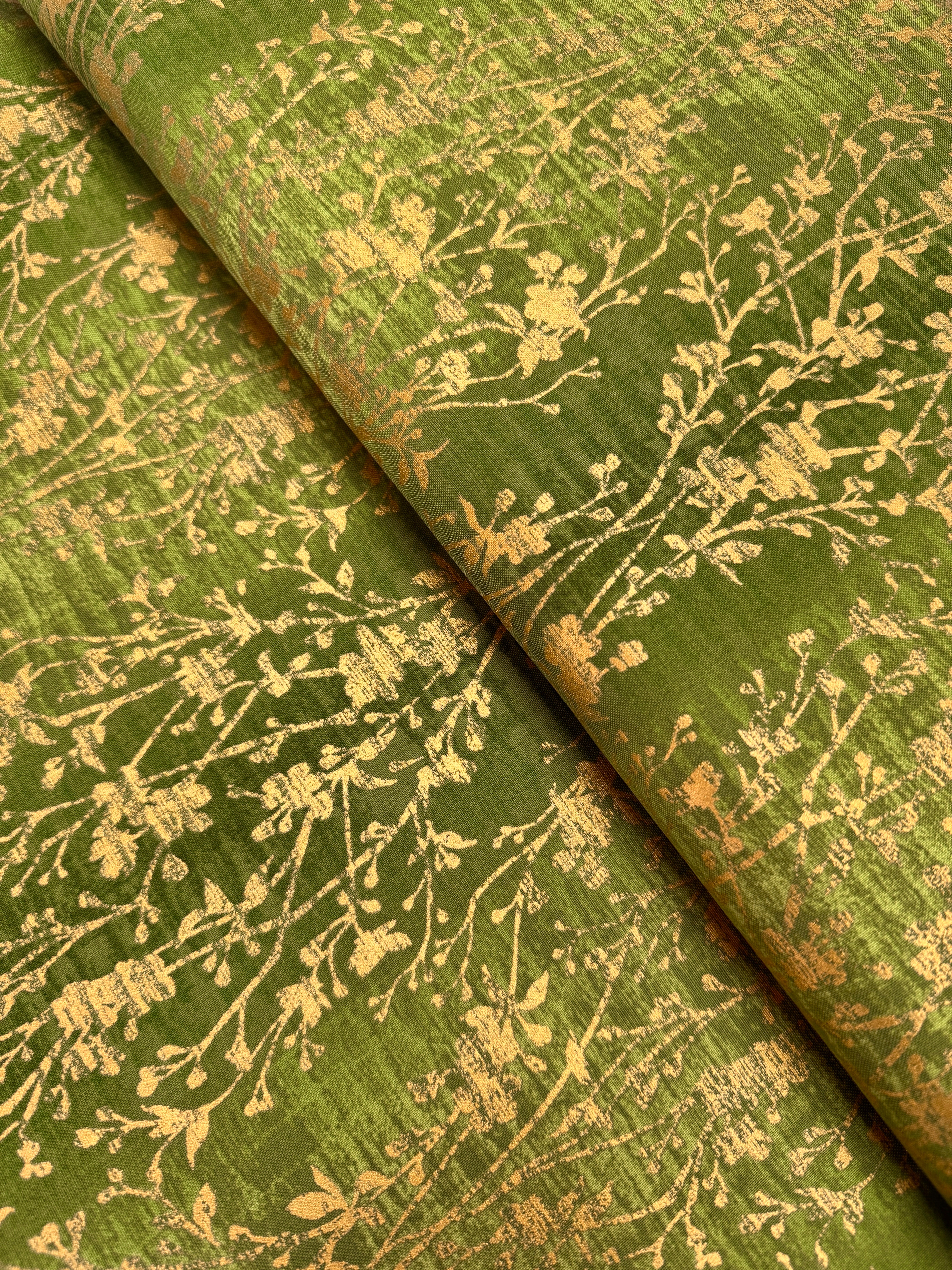 Shiny Objects – Velvety Vines Pepper Grass Metallic Fabric by Flaurie & Finch – Green cotton fabric with subtle gold vine pattern.