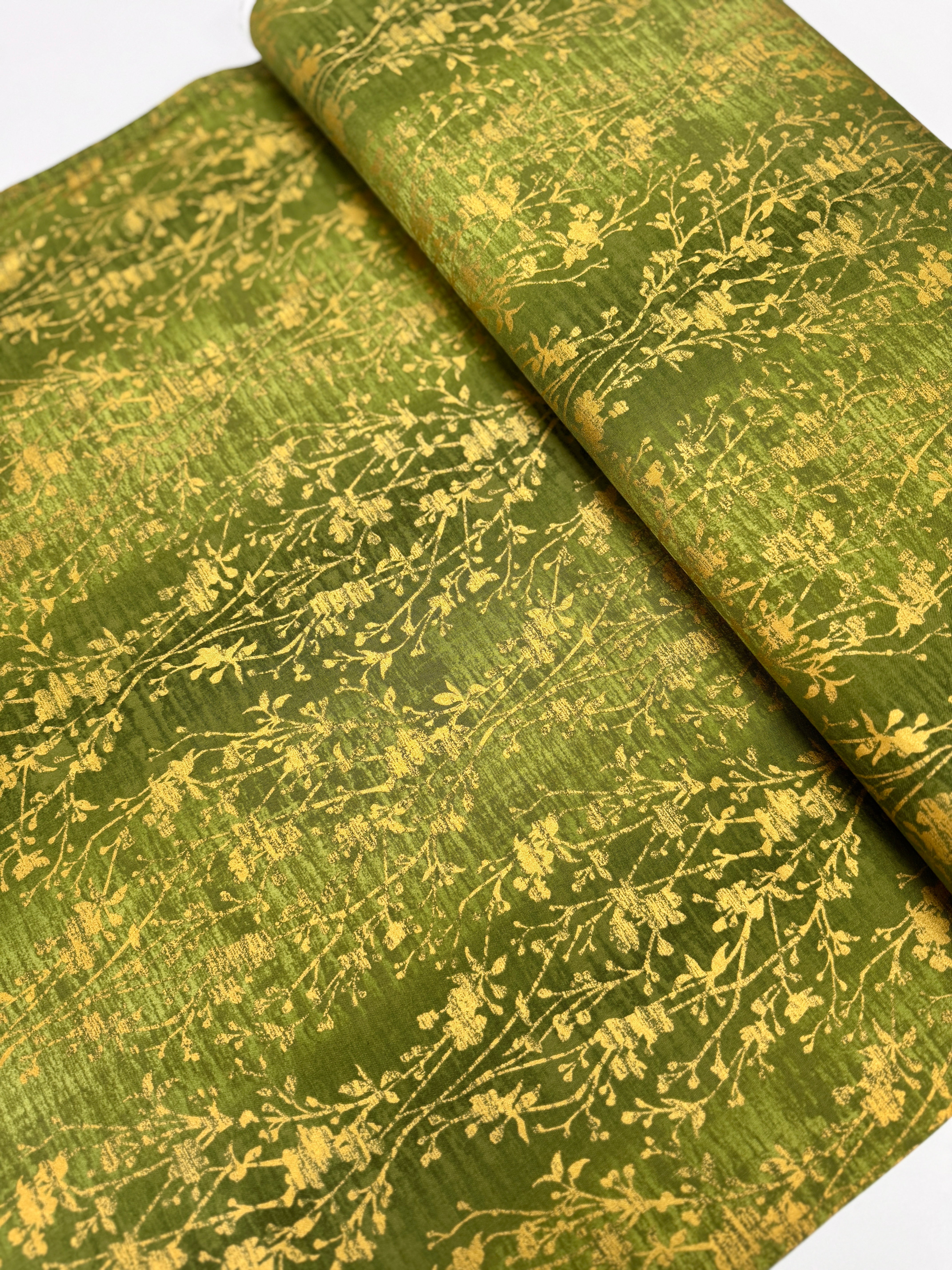 Shiny Objects – Velvety Vines Pepper Grass Metallic Fabric by Flaurie & Finch – Green cotton fabric with subtle gold vine pattern.