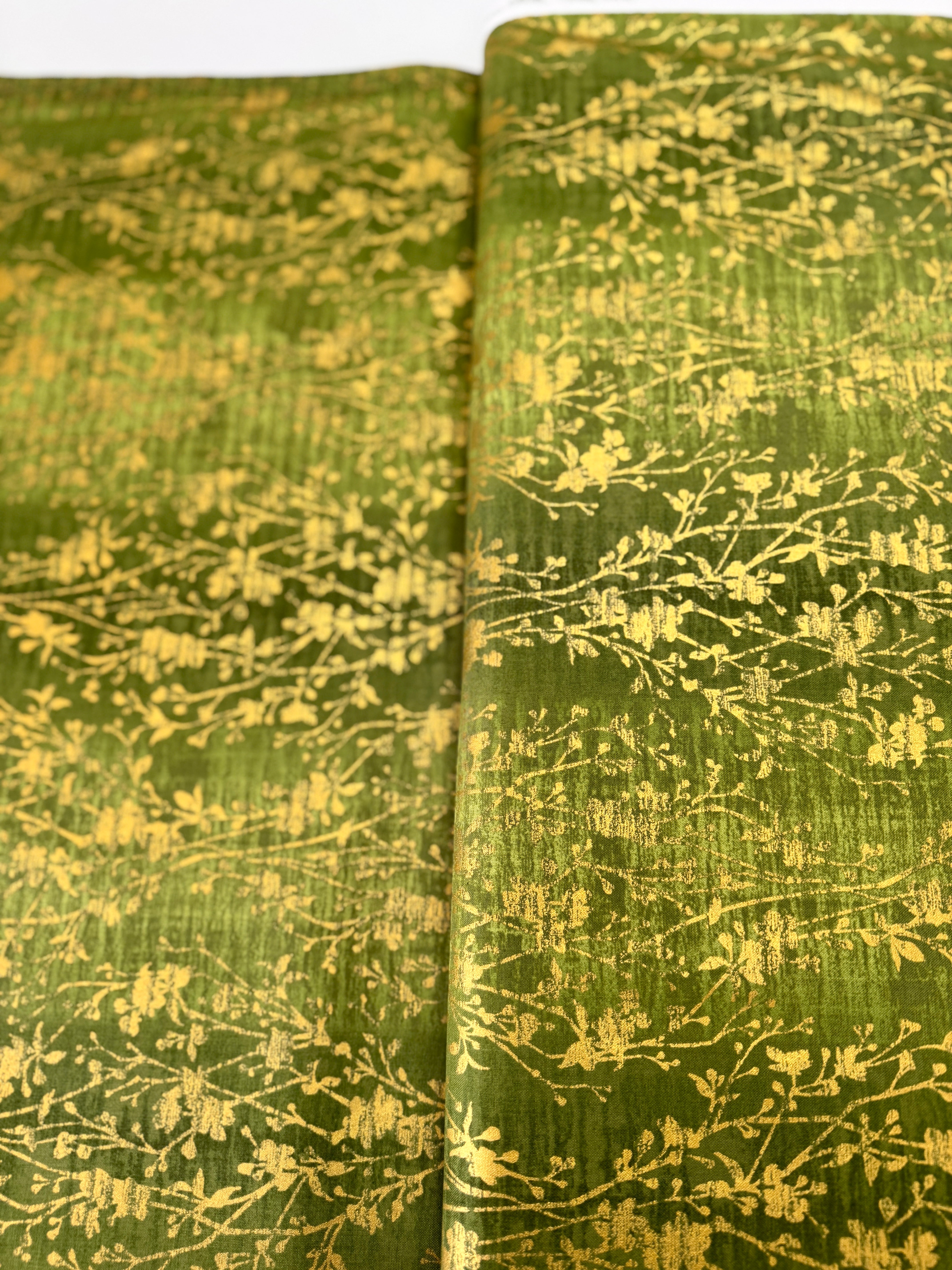 Shiny Objects – Velvety Vines Pepper Grass Metallic Fabric by Flaurie & Finch – Green cotton fabric with subtle gold vine pattern.