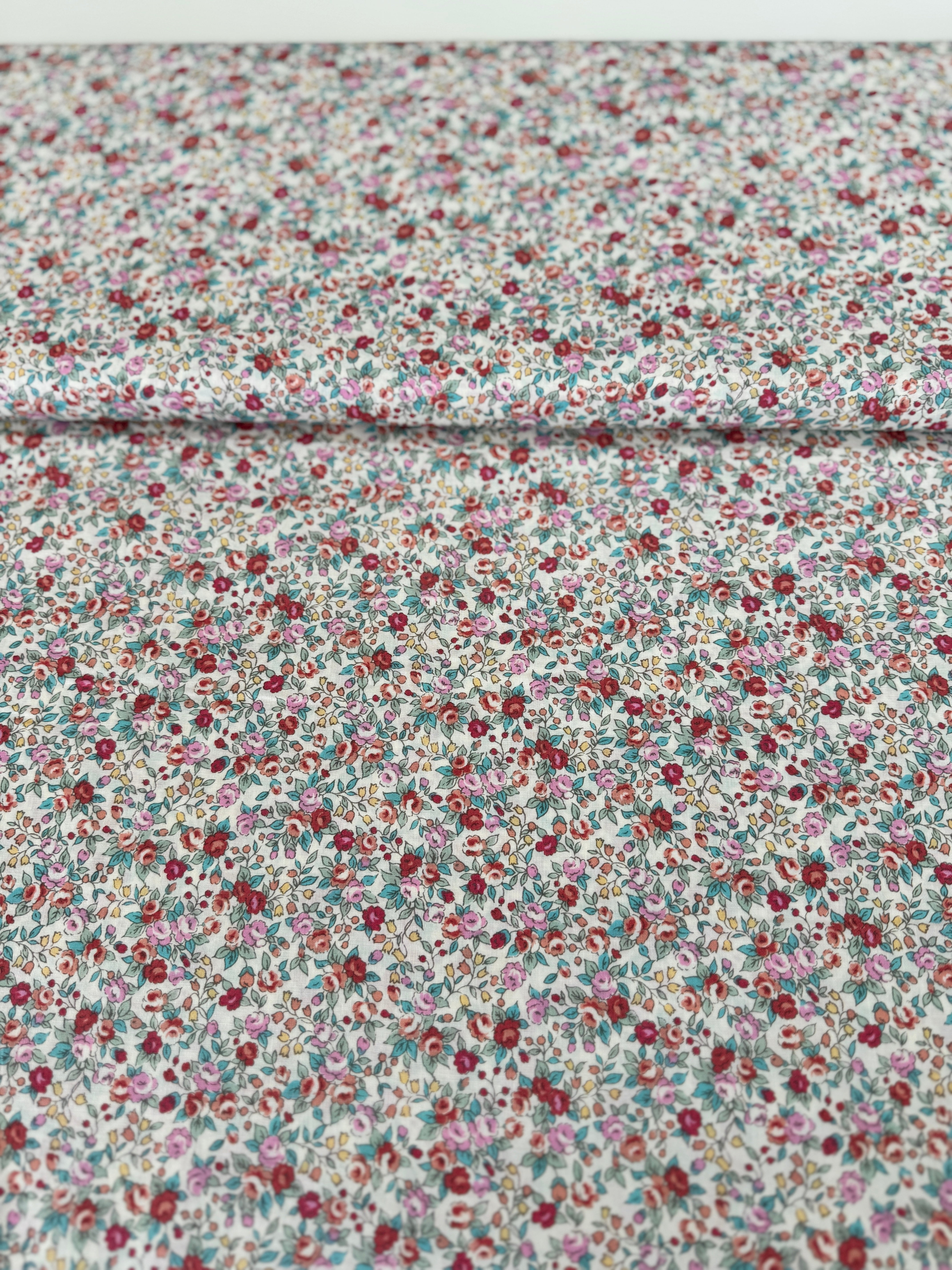 Sevenberry Bouquet – Florals Blossom Fabric by Robert Kaufman – Soft floral cotton fabric for quilting and crafts.