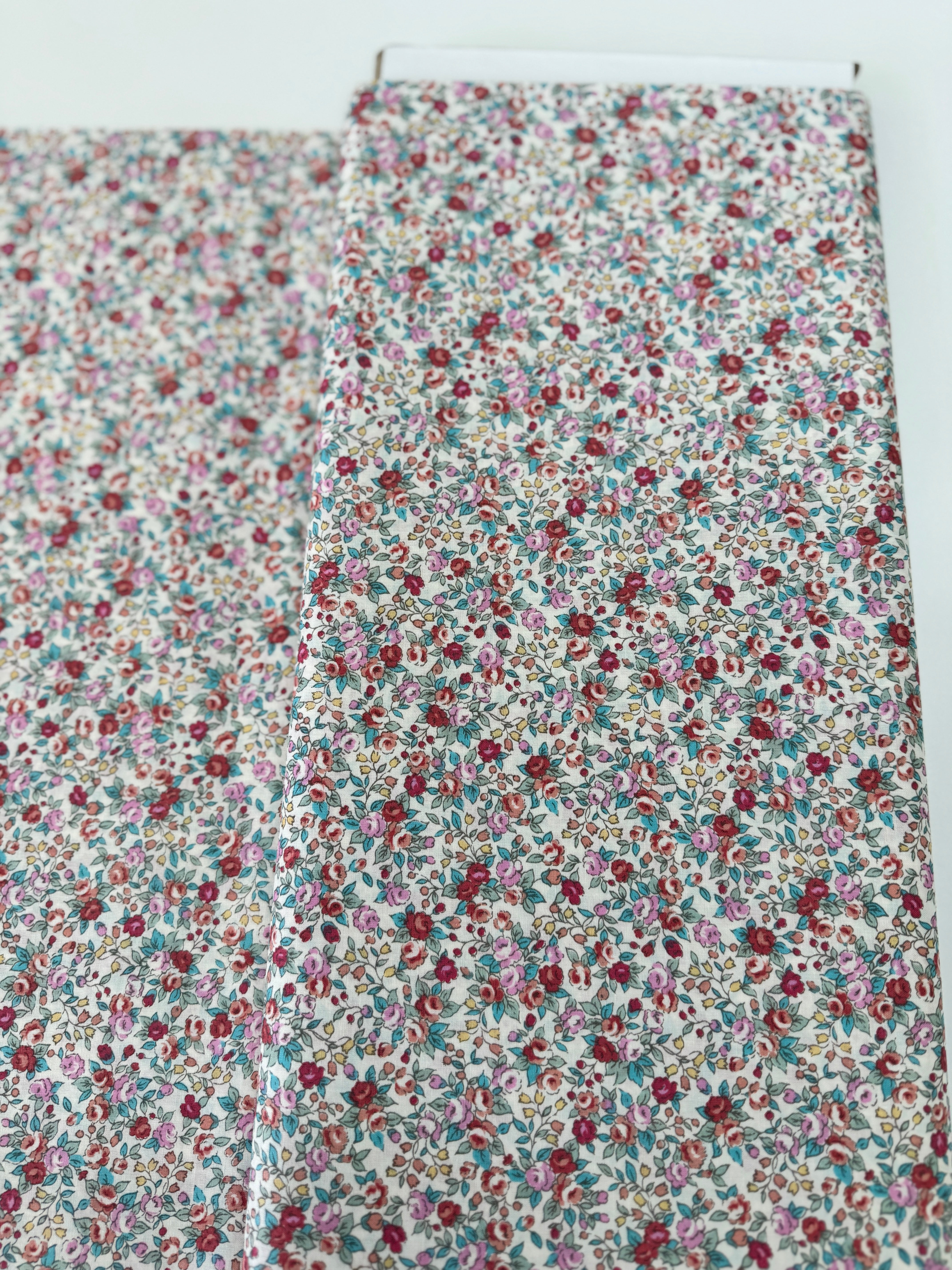 Sevenberry Bouquet – Florals Blossom Fabric by Robert Kaufman – Soft floral cotton fabric for quilting and crafts.