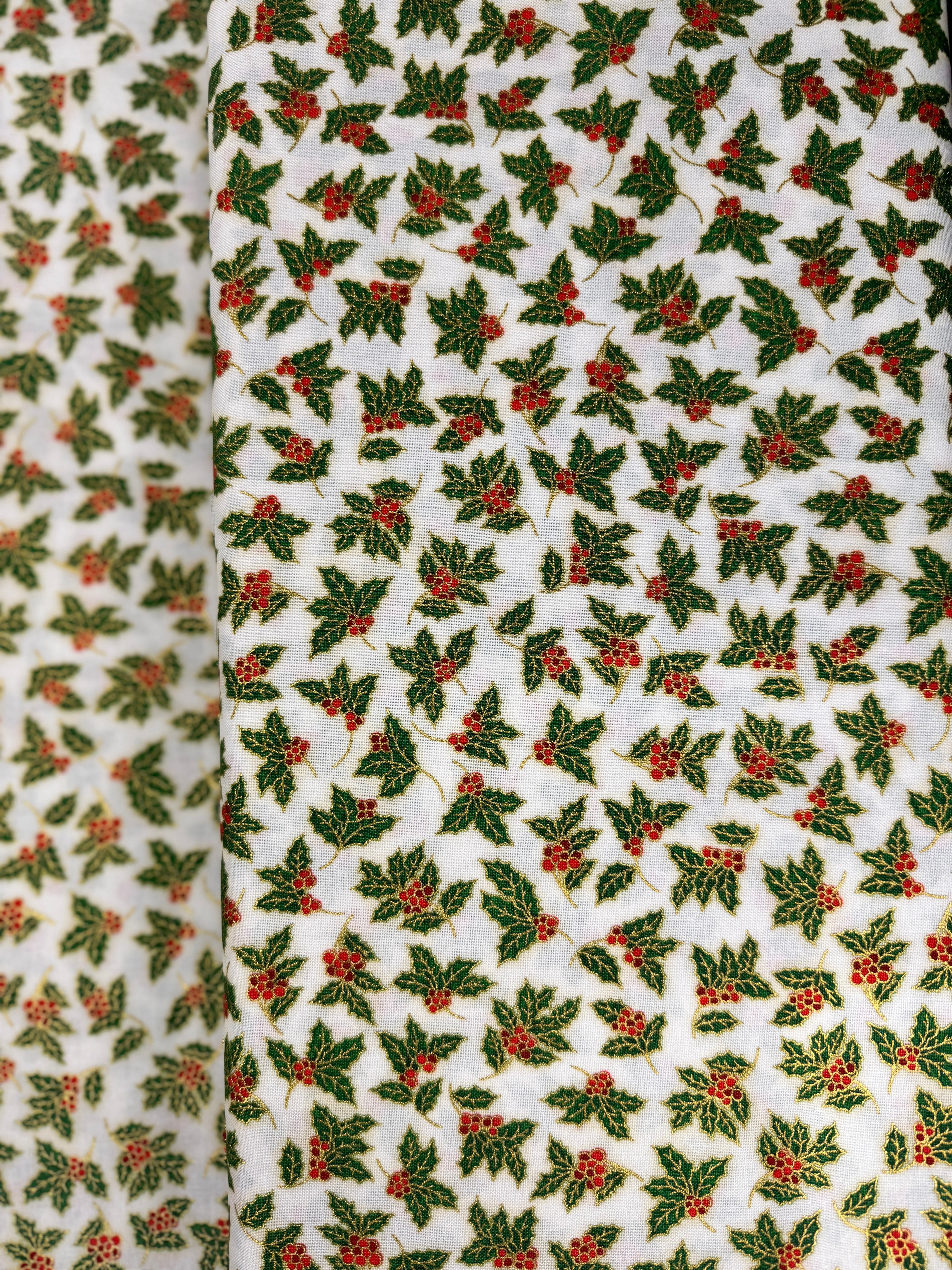 Holiday Charms - Holly Ivory Gold Metallic Yardage