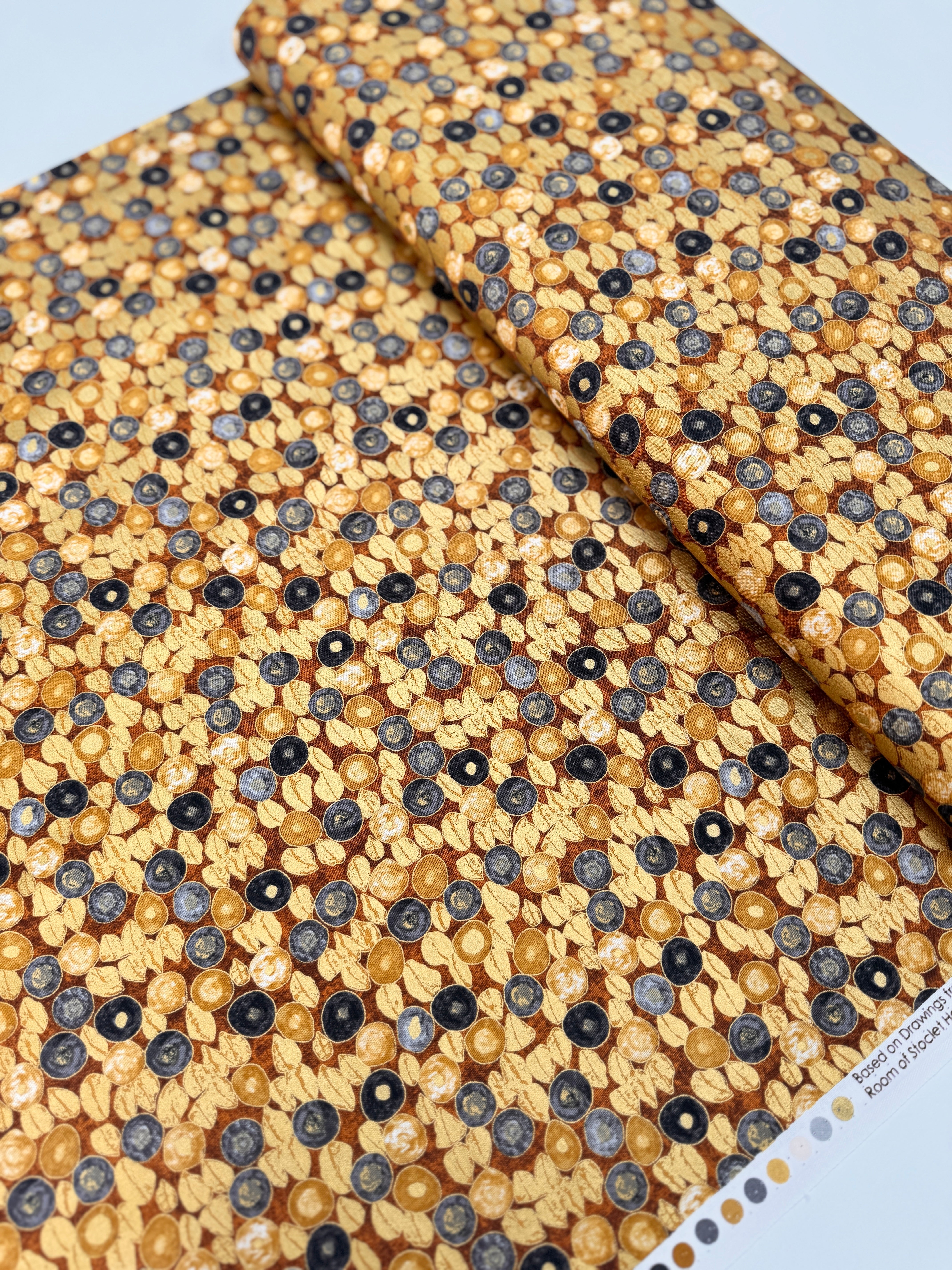 Gustav Klimt Circles Gold Metallic Fabric by Studio RK for Robert Kaufman – artistic cotton with shimmering gold circular motifs.