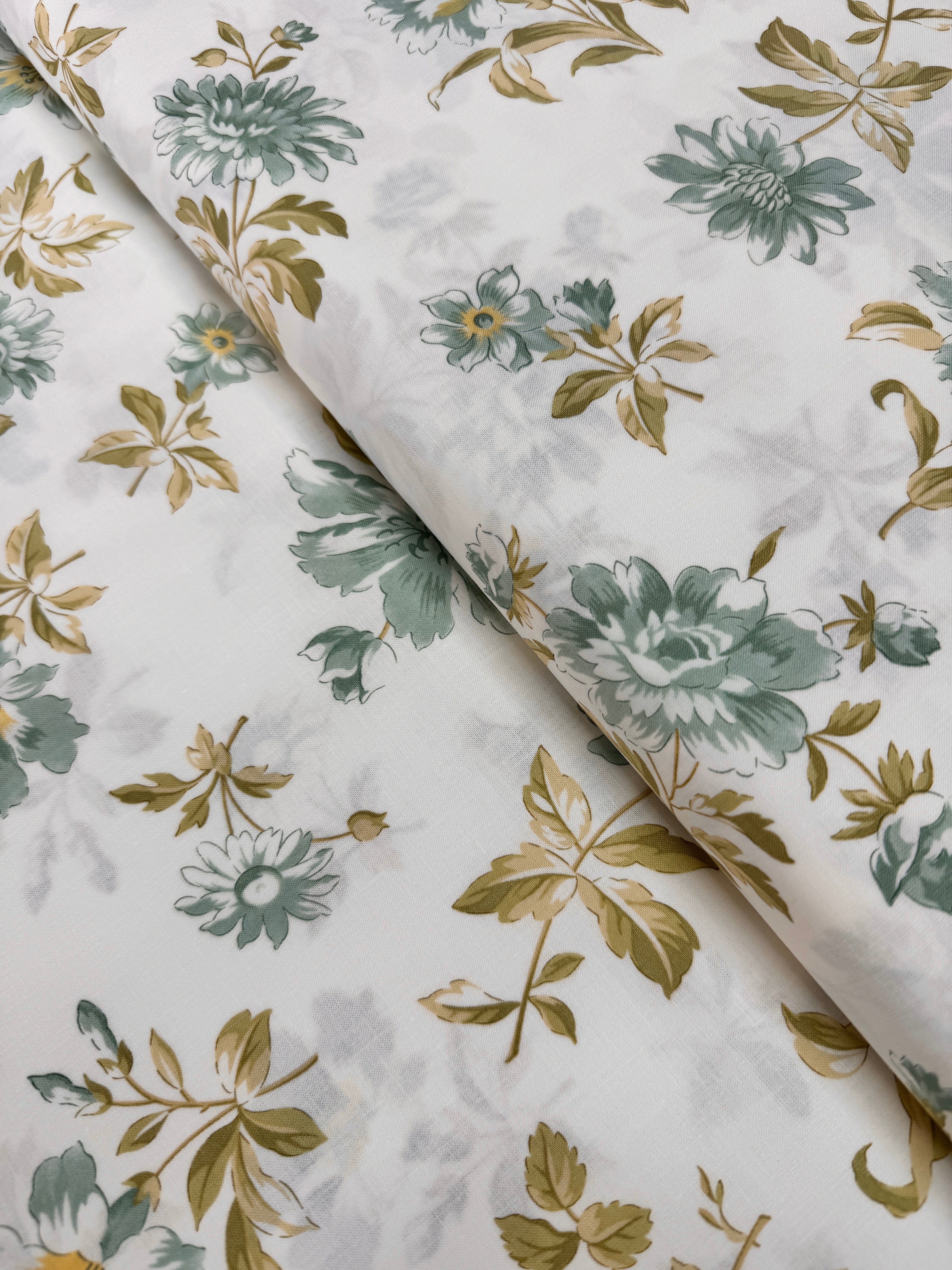 Honeybloom Blooming Florals Milk Fabric by 3 Sisters for Moda – soft floral cotton with vintage charm.