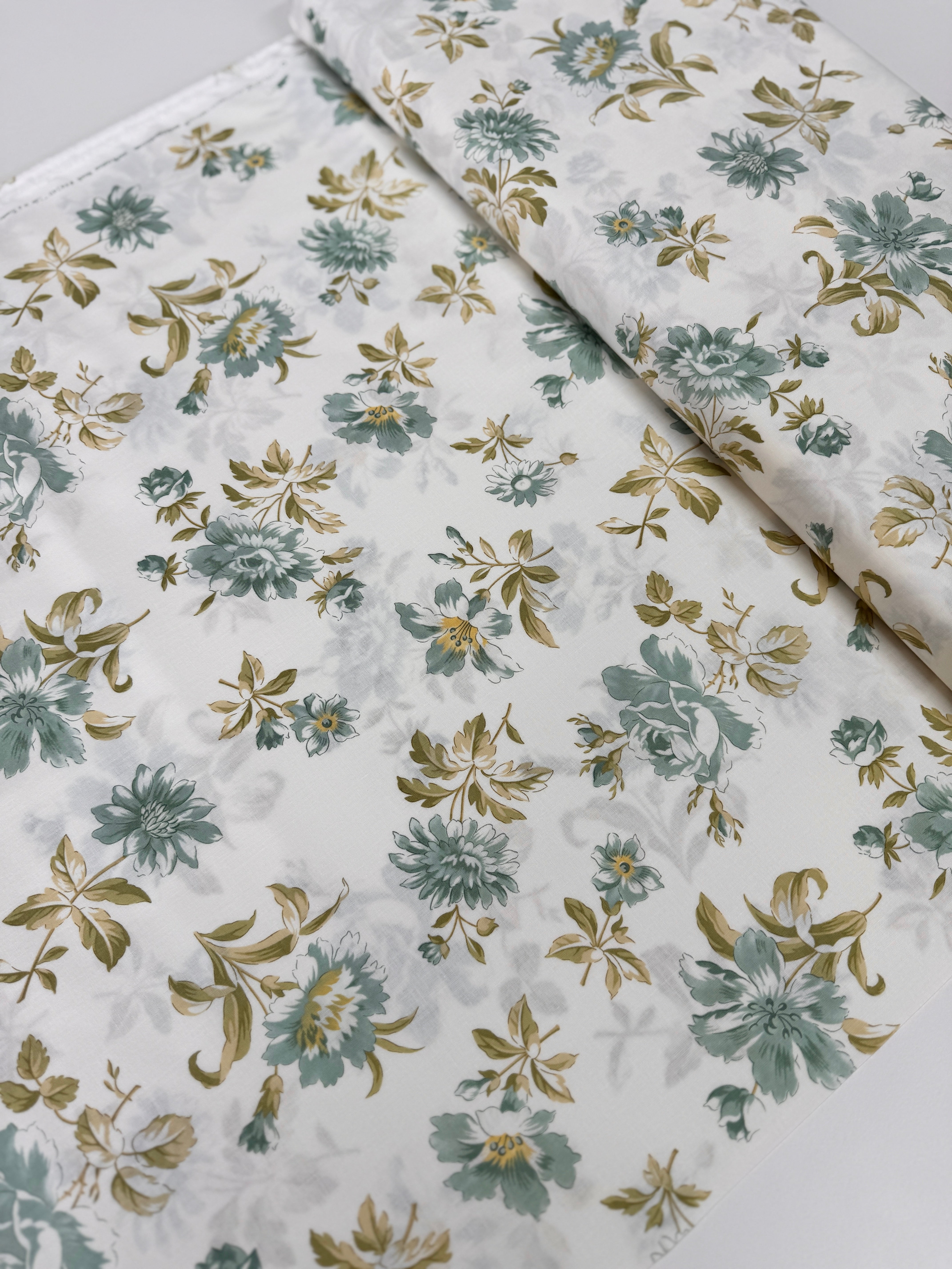 Honeybloom Blooming Florals Milk Fabric by 3 Sisters for Moda – soft floral cotton with vintage charm.
