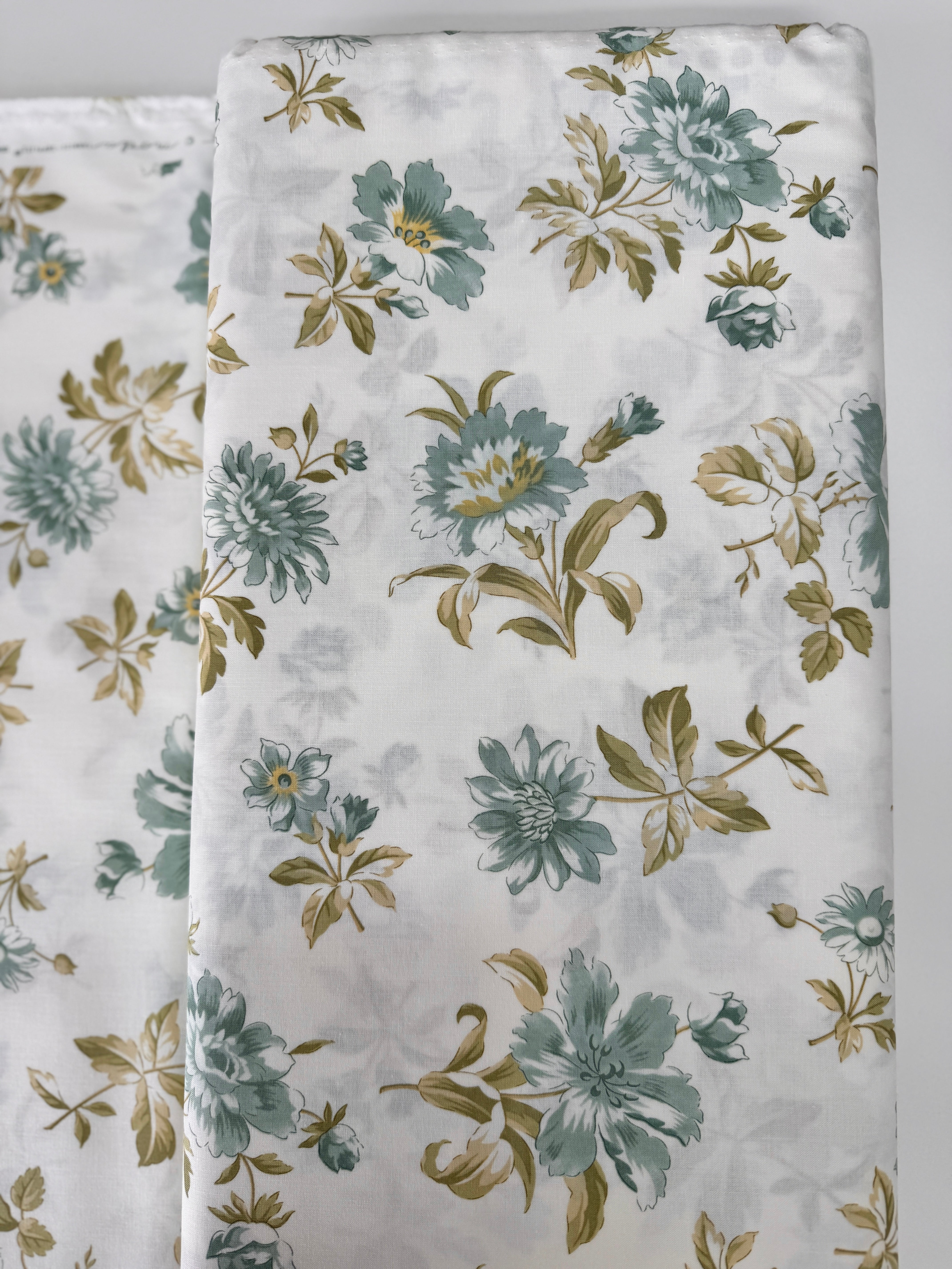 Honeybloom Blooming Florals Milk Fabric by 3 Sisters for Moda – soft floral cotton with vintage charm.