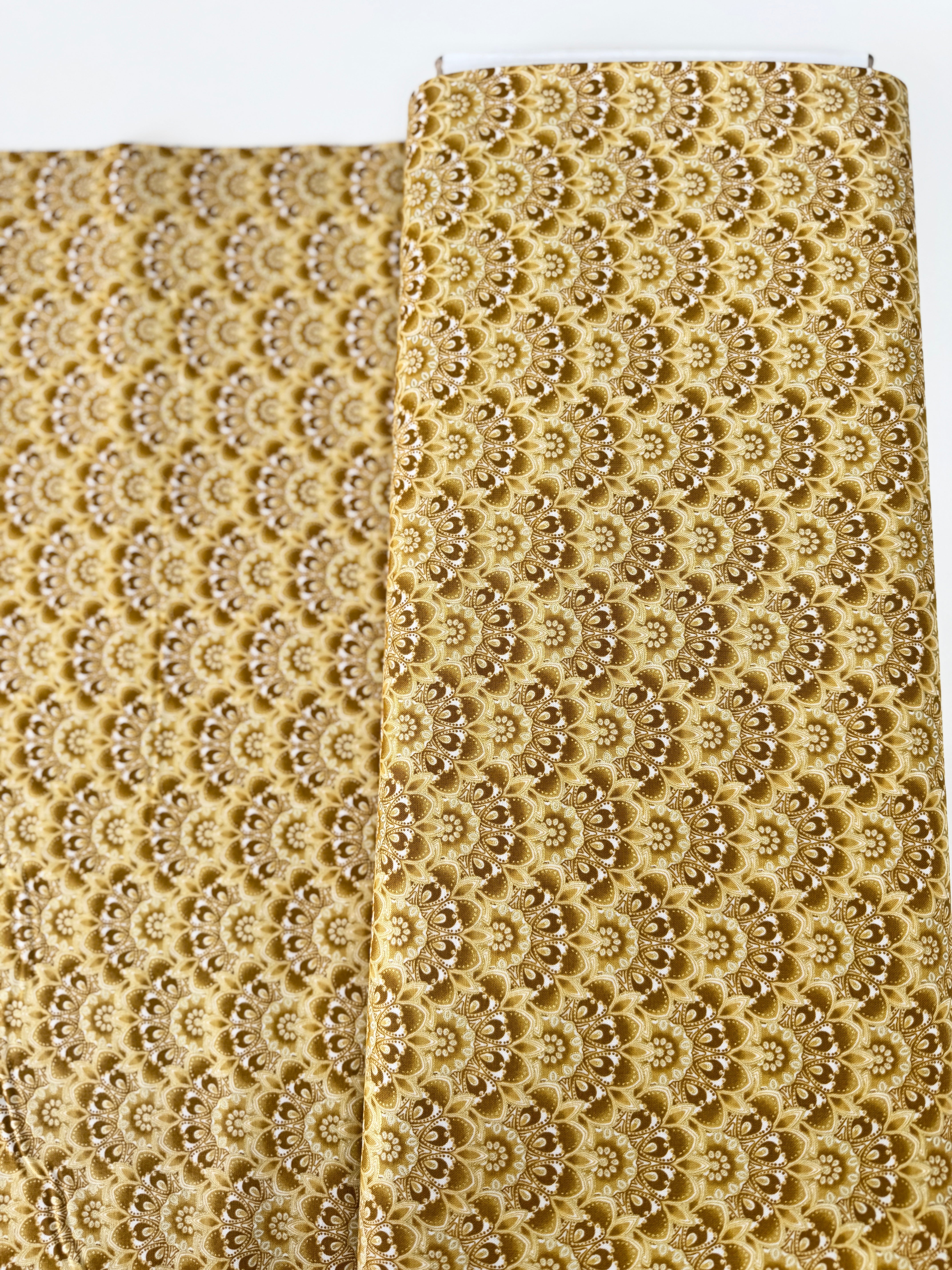 Jaikumari Scallop Gold metallic cotton fabric by Studio RK for Robert Kaufman – gold scallop pattern with metallic sheen, 43"/44" wide