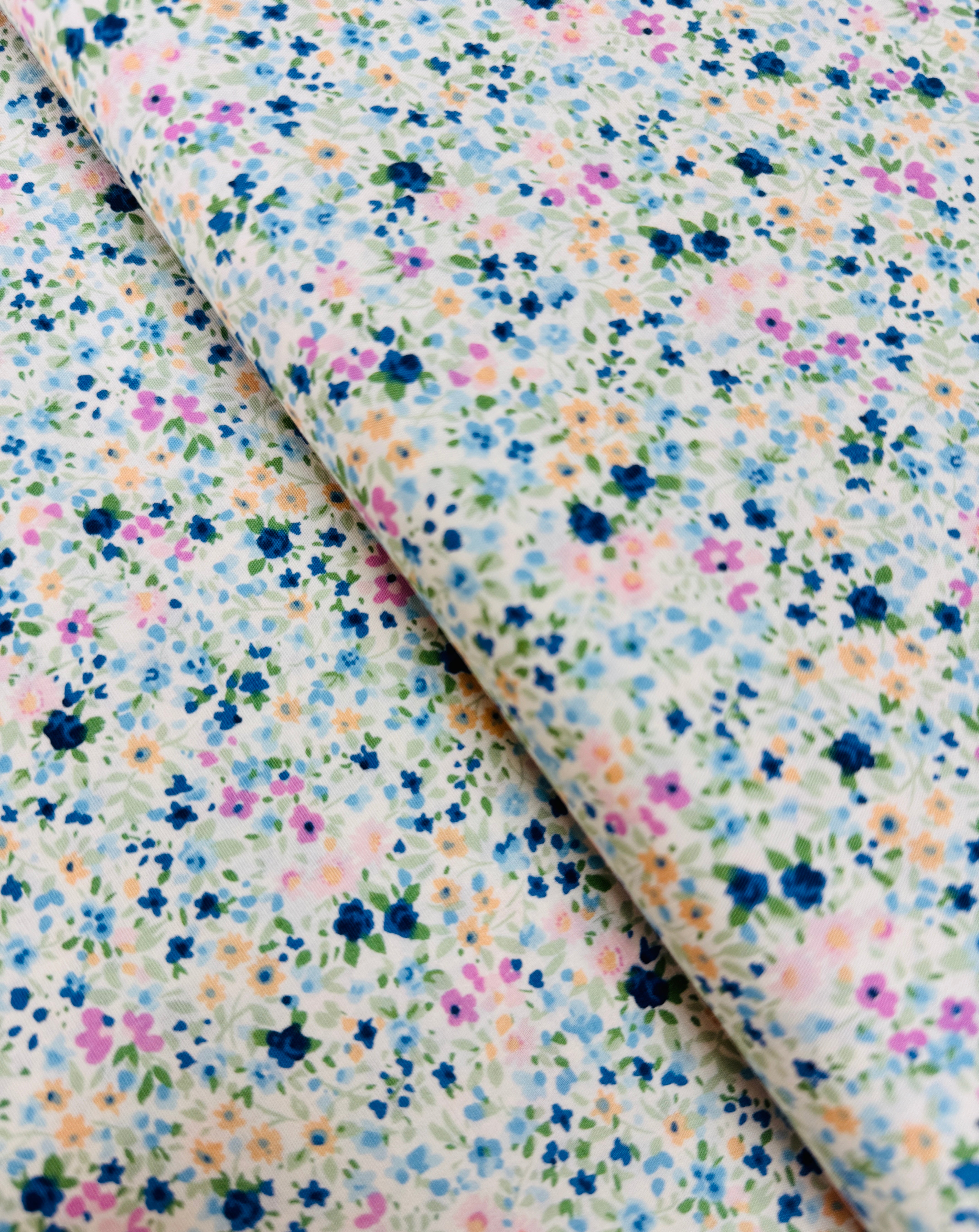 Sevenberry Fresh Florals Blue cotton fabric by Robert Kaufman – petite garden blossoms on blue background quilting cotton