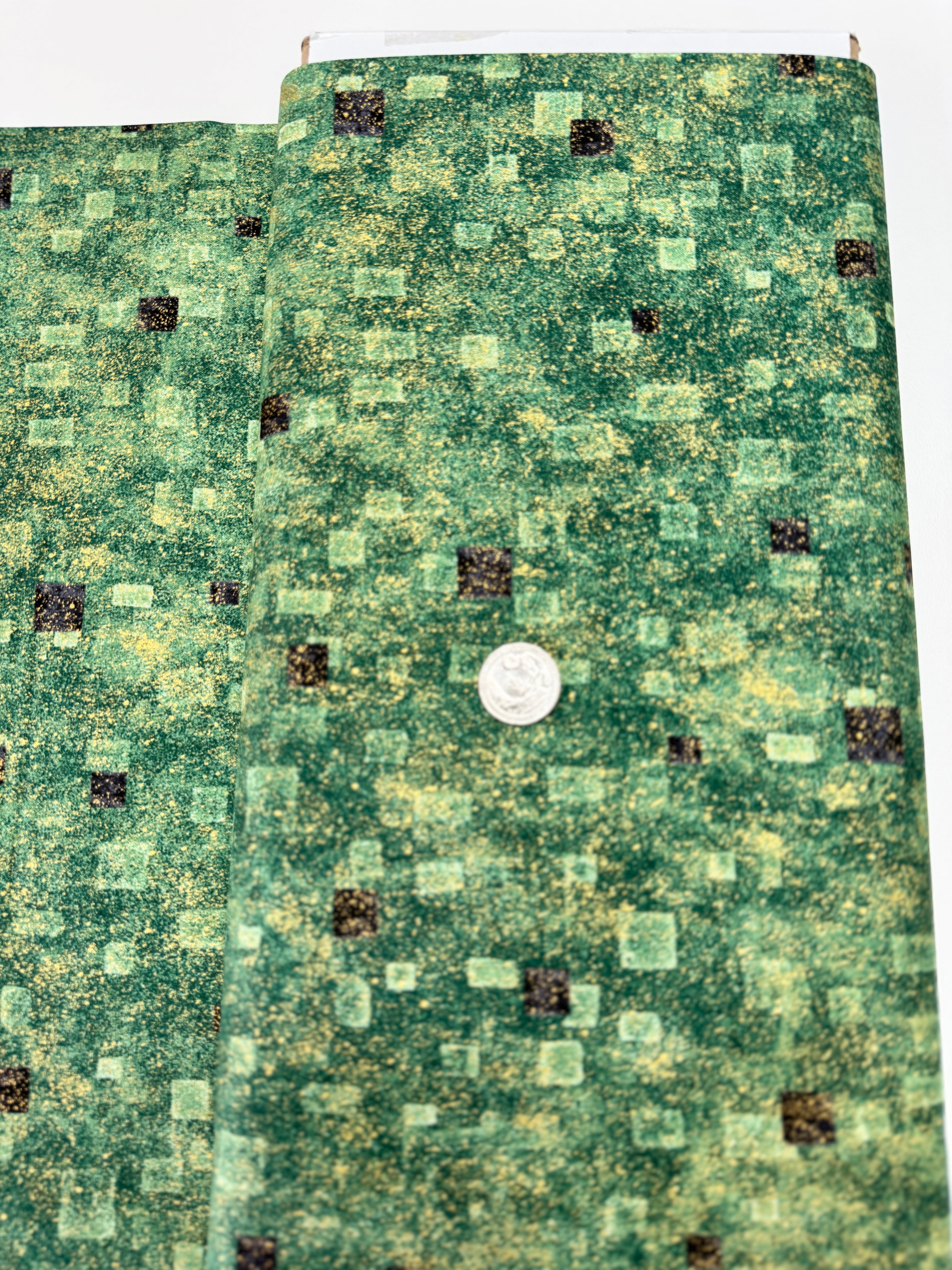 Gustav Klimt Green Gold metallic cotton fabric by Studio RK for Robert Kaufman – green and gold art-inspired quilting cotton