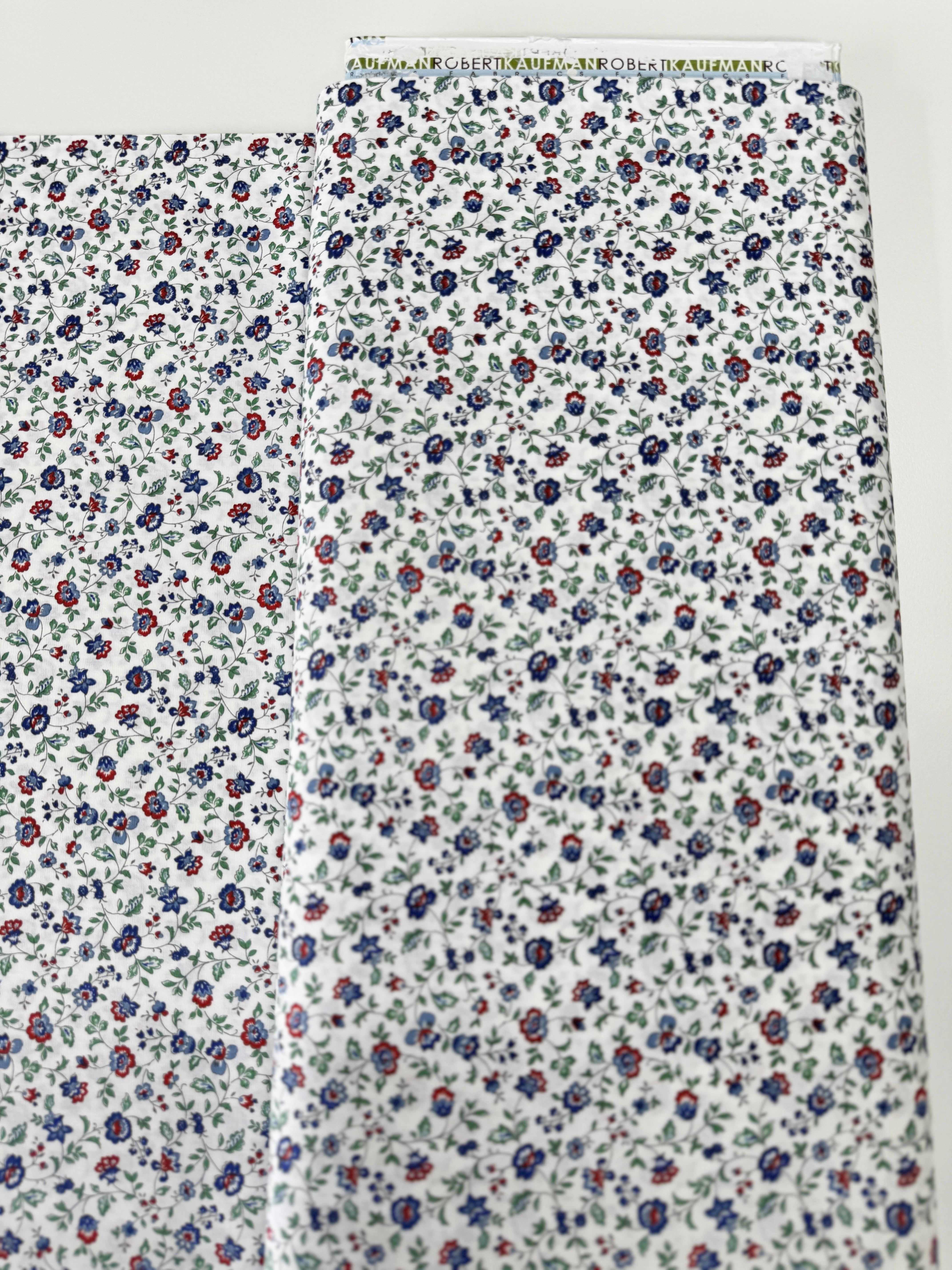 Vintage Mini Fleur multi floral cotton by Sevenberry for Robert Kaufman – small multi‑color blossoms on white background, 43/44″ wide