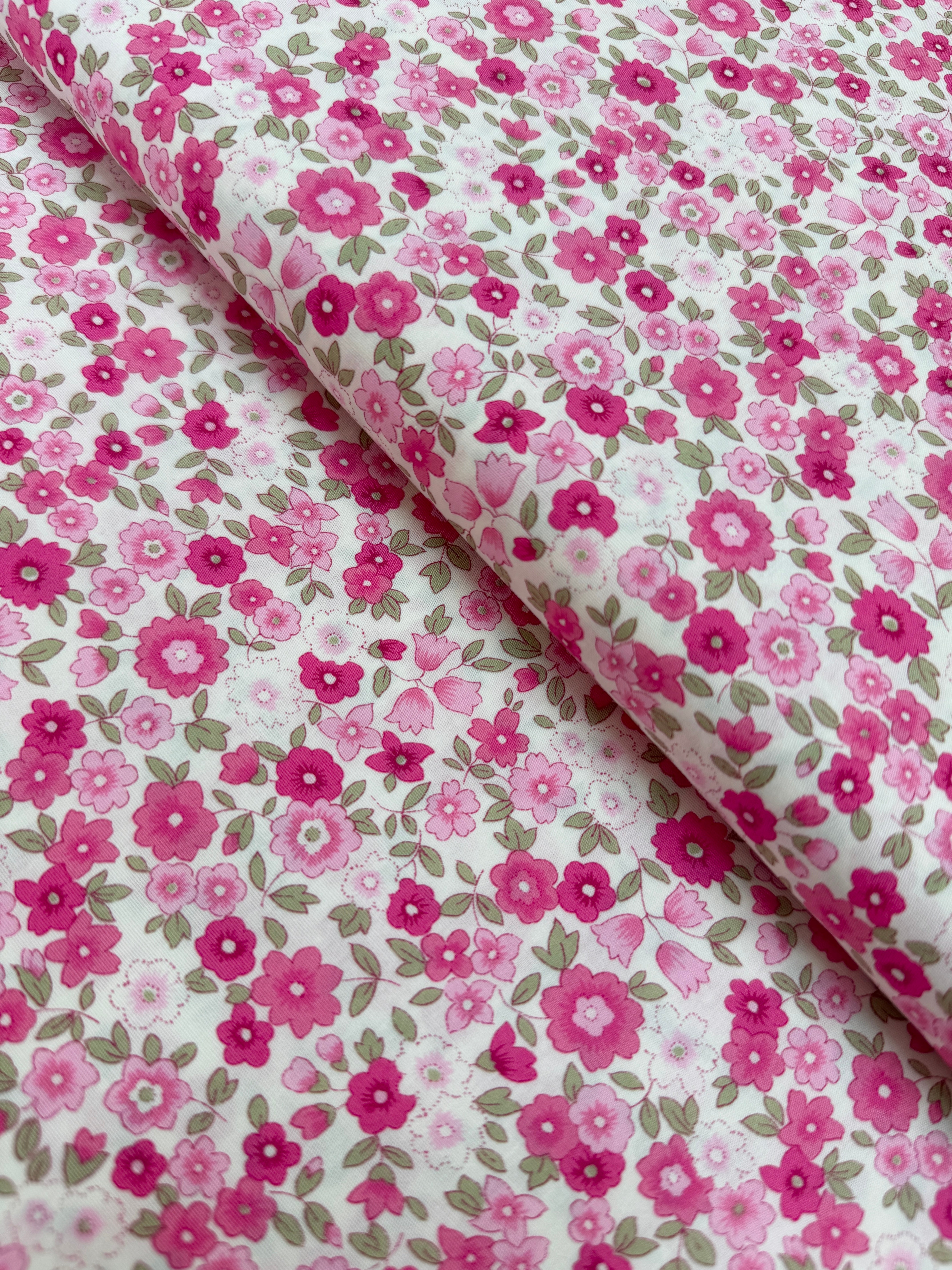 Petite Garden Sevenberry Florals Pink cotton lawn by Robert Kaufman – tiny pink floral print on lightweight cotton, 42″ wide