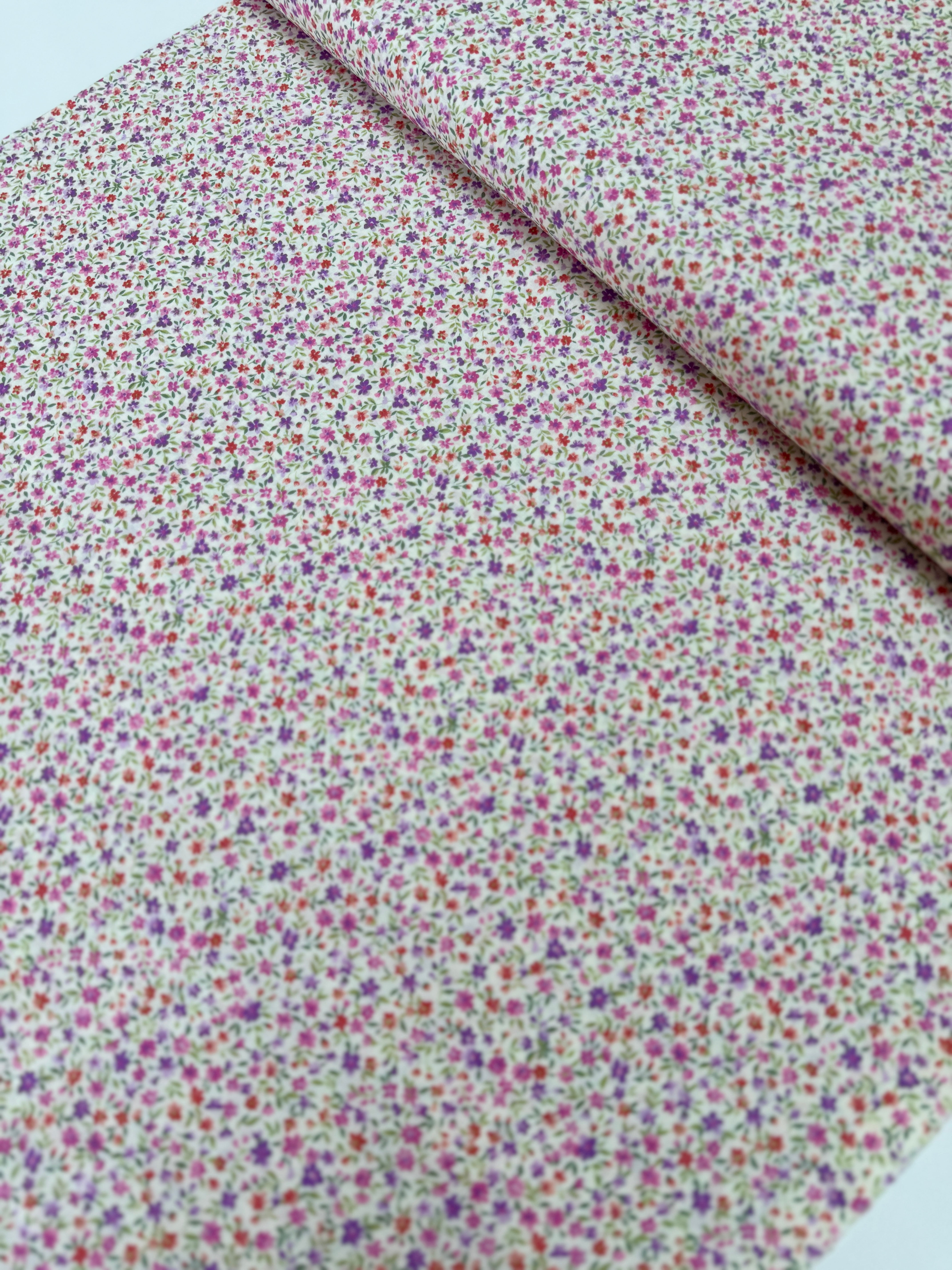 Sevenberry Bouquet Lilac cotton quilting fabric by Sevenberry for Robert Kaufman – tiny lilac and green floral bouquet print, 42–43″ wide