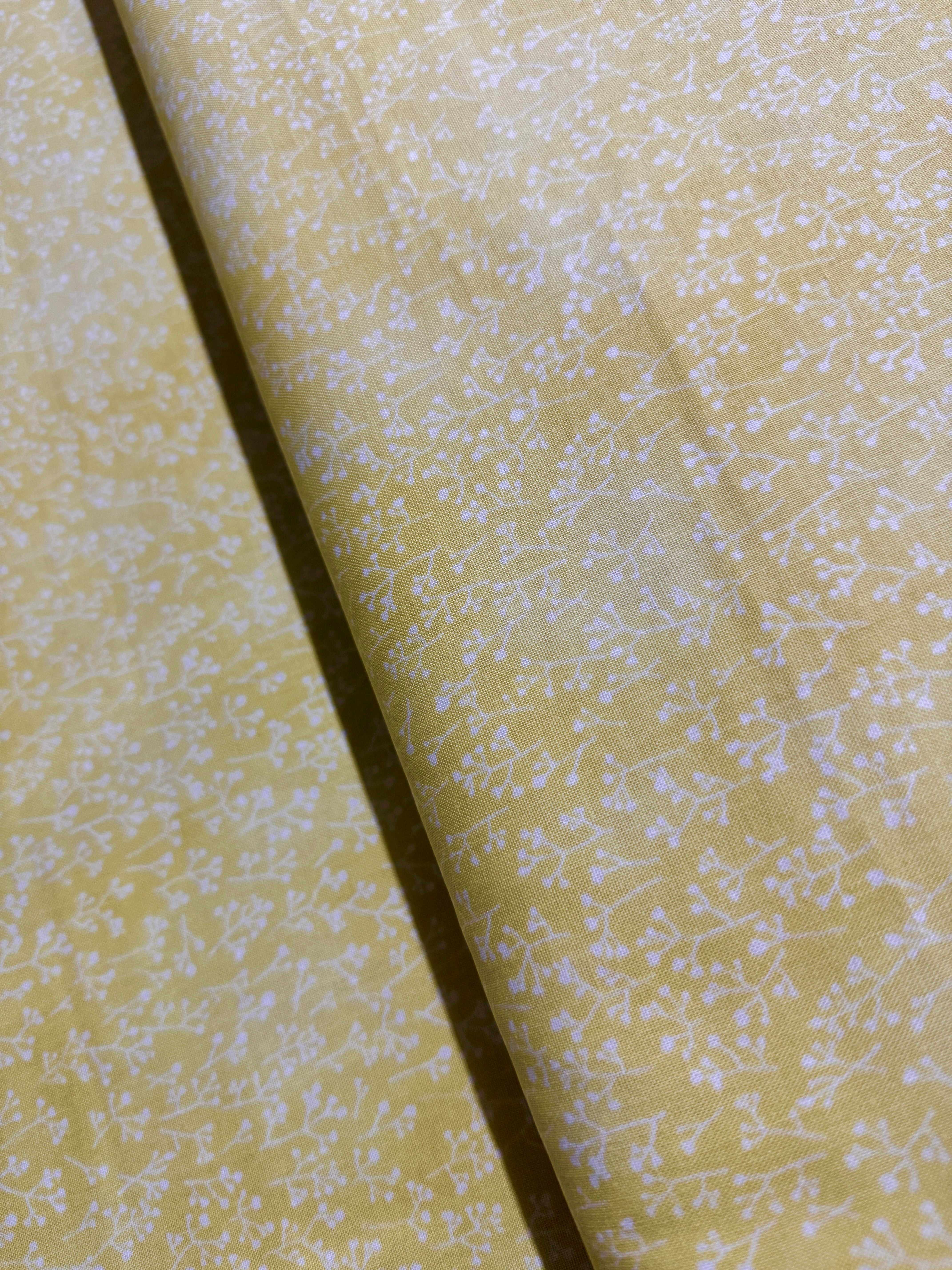 June's Cottage - Baby's Breath - Candlelight Yardage