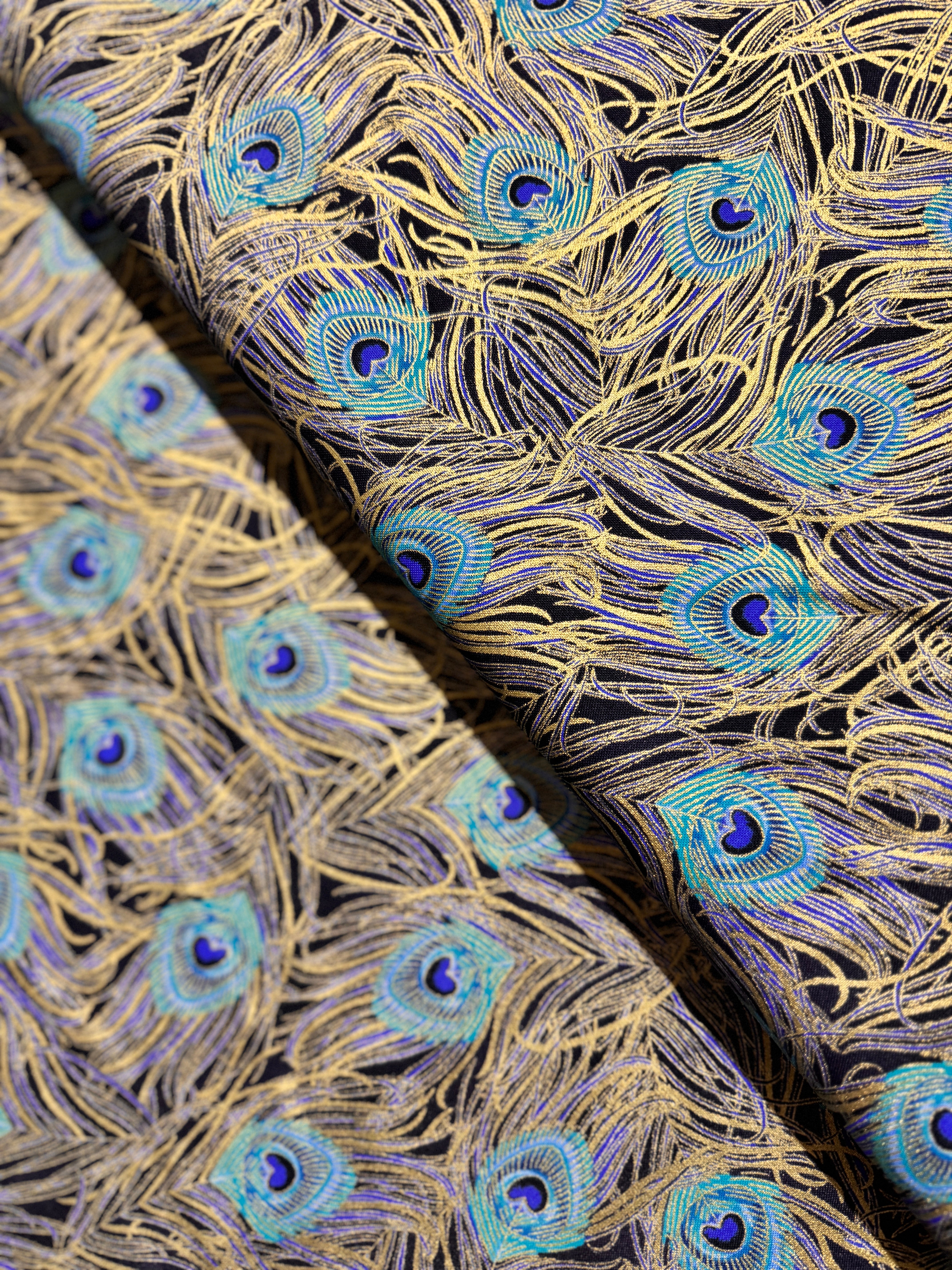 Peacock Garden - Peacock Feathers Navy - Remnant