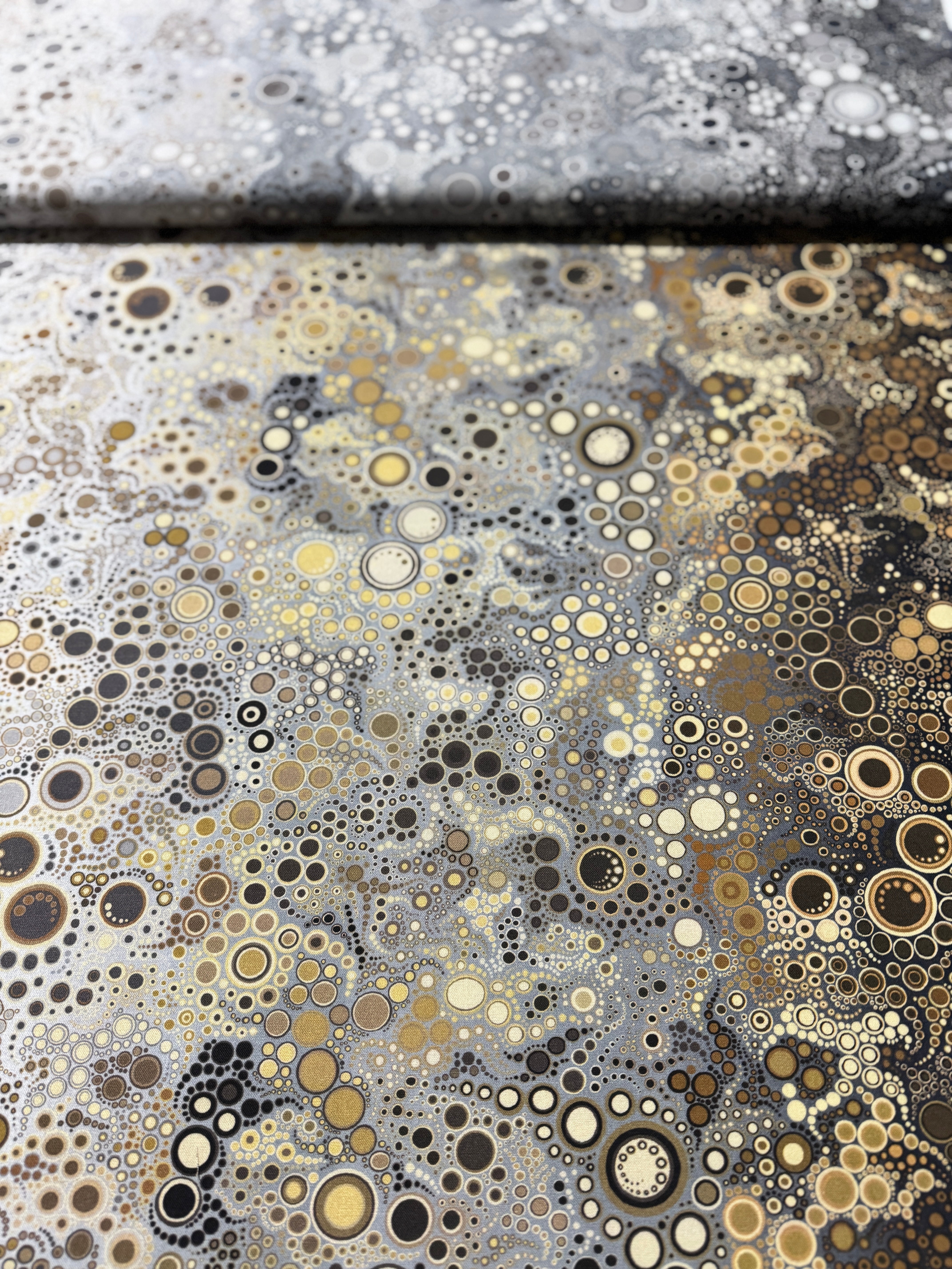 Effervescence - Dots Grey - Remnant