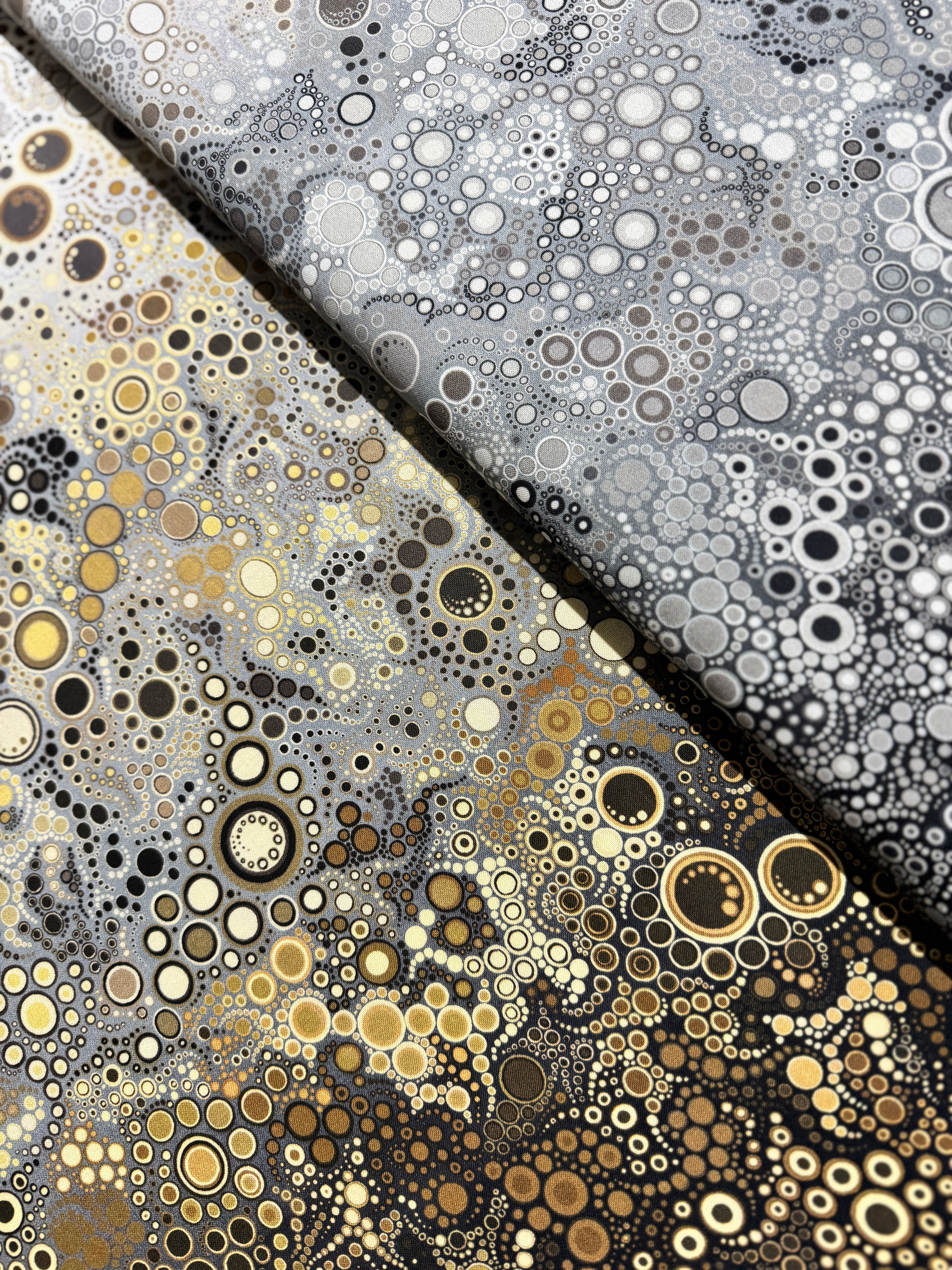 Effervescence - Dots Grey - Remnant