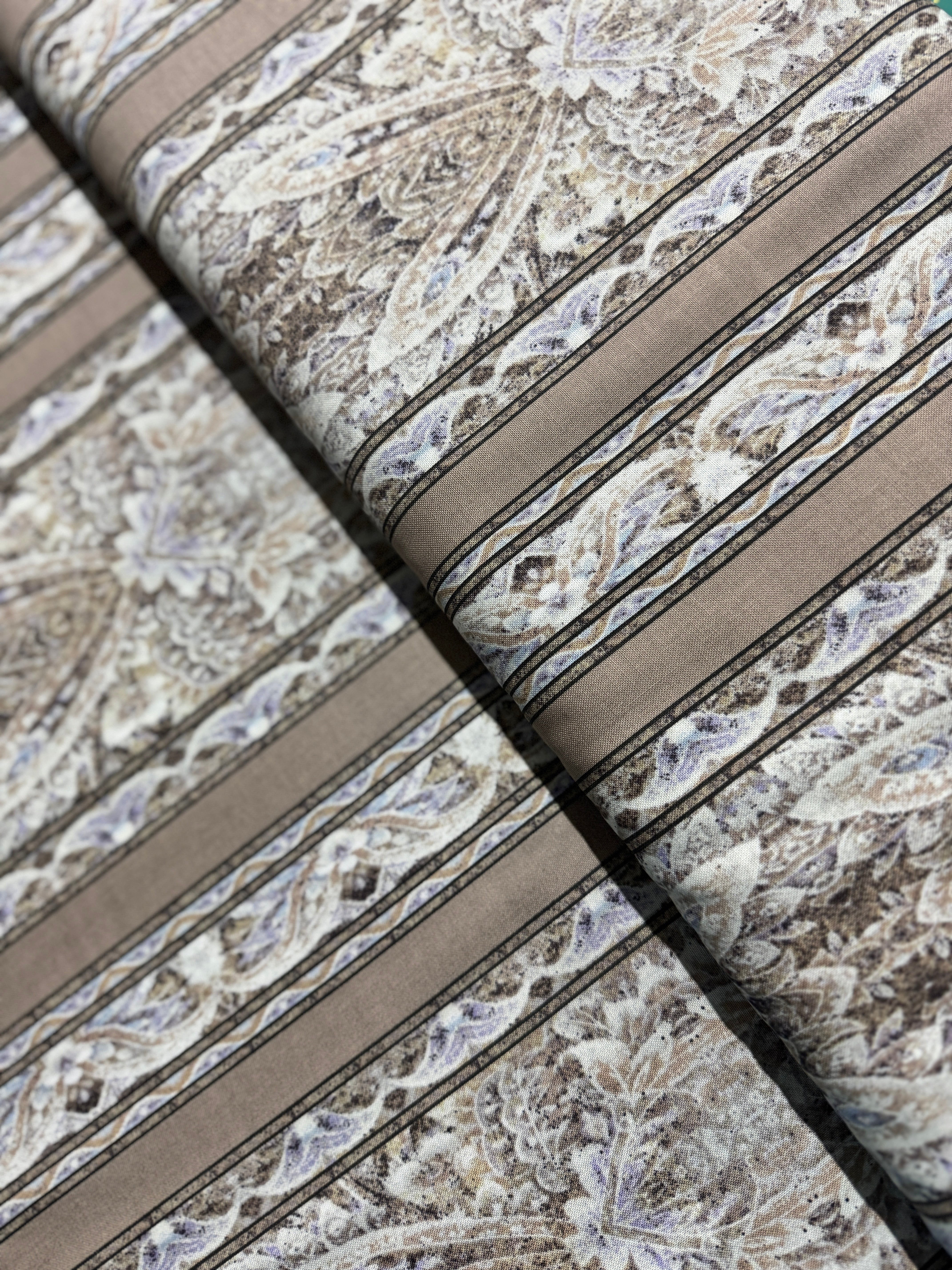 Chelsea Border Frosty Coco fabric by Jinny Beyer – neutral-toned quilt border cotton from RJR Fabrics.