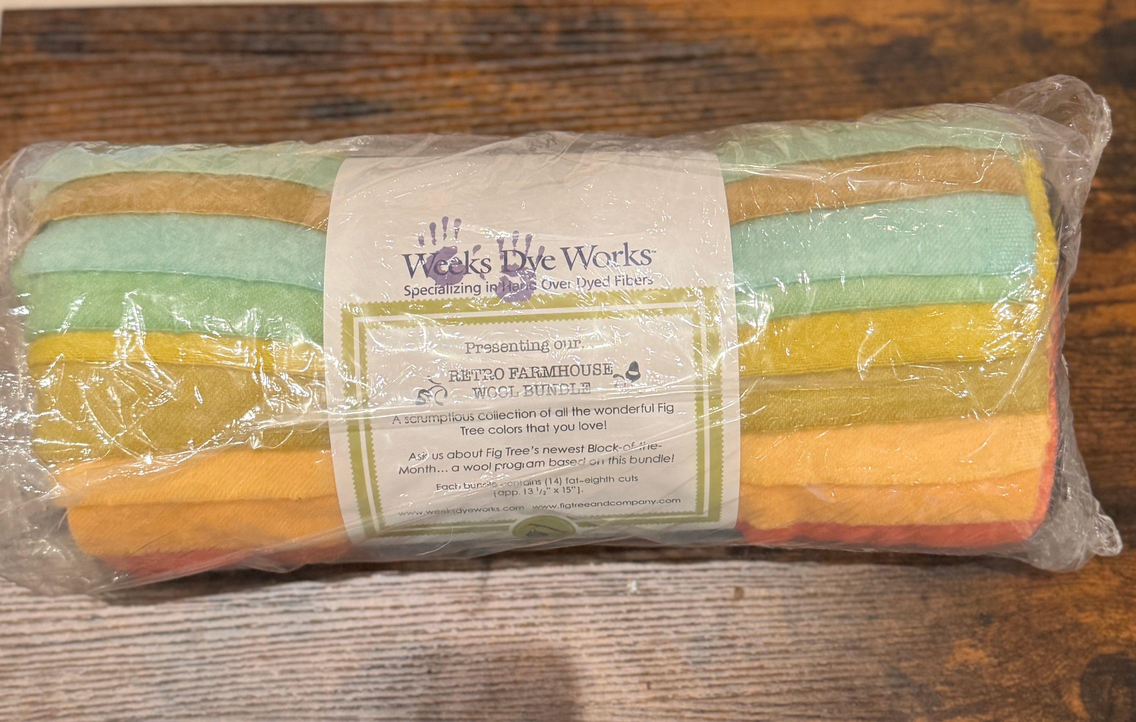 Wool - Weeks Dye Works - Retro Farmhouse Wool Bundle - 14 Pieces - 13" x 15"