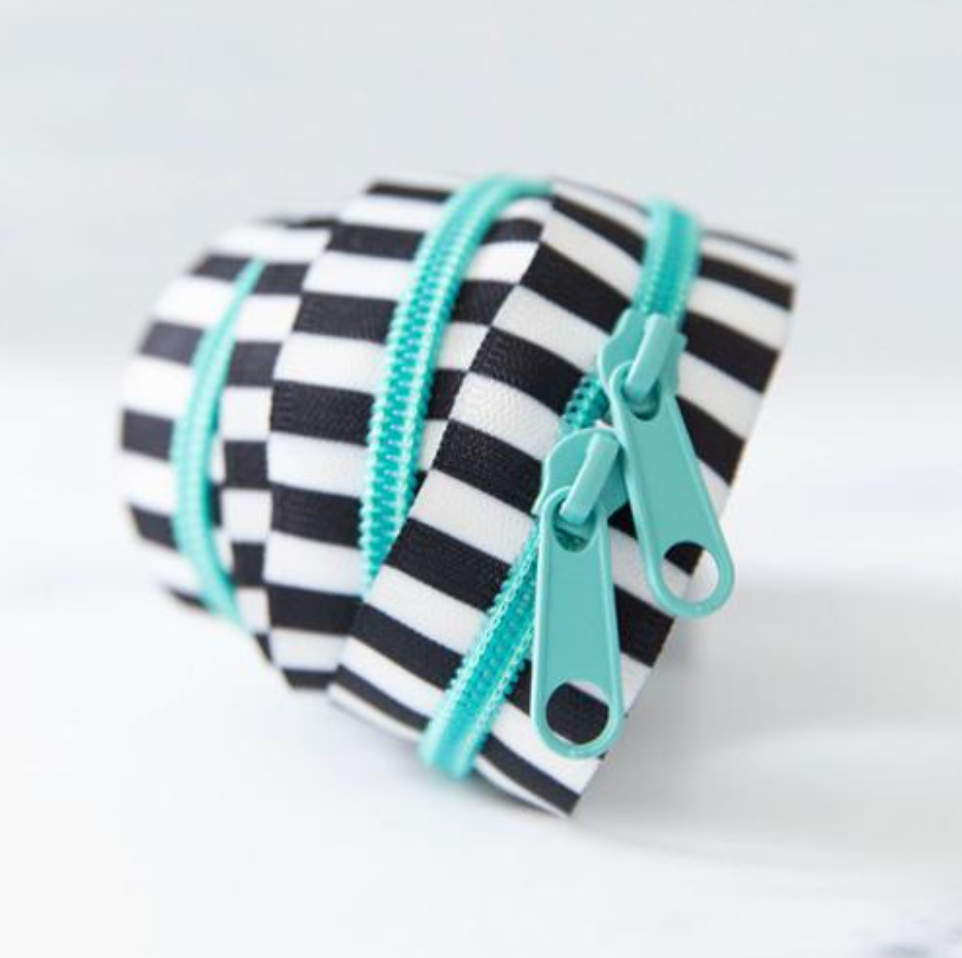 Black and White 30" Zipper Caribe