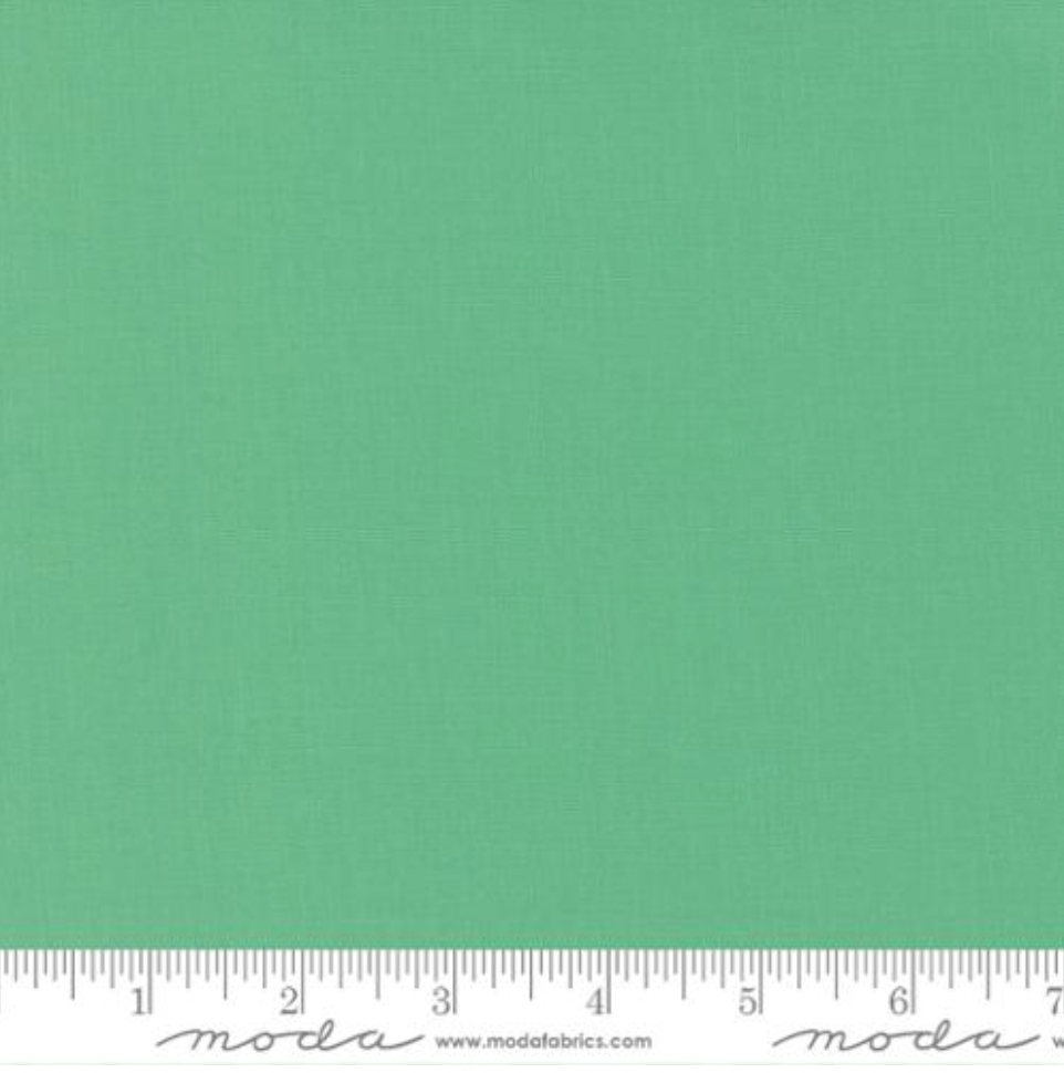 Bella Solids Betty’s Green Fabric by Moda Fabrics – soft mint-green 100% cotton quilting fabric displayed with smooth texture.